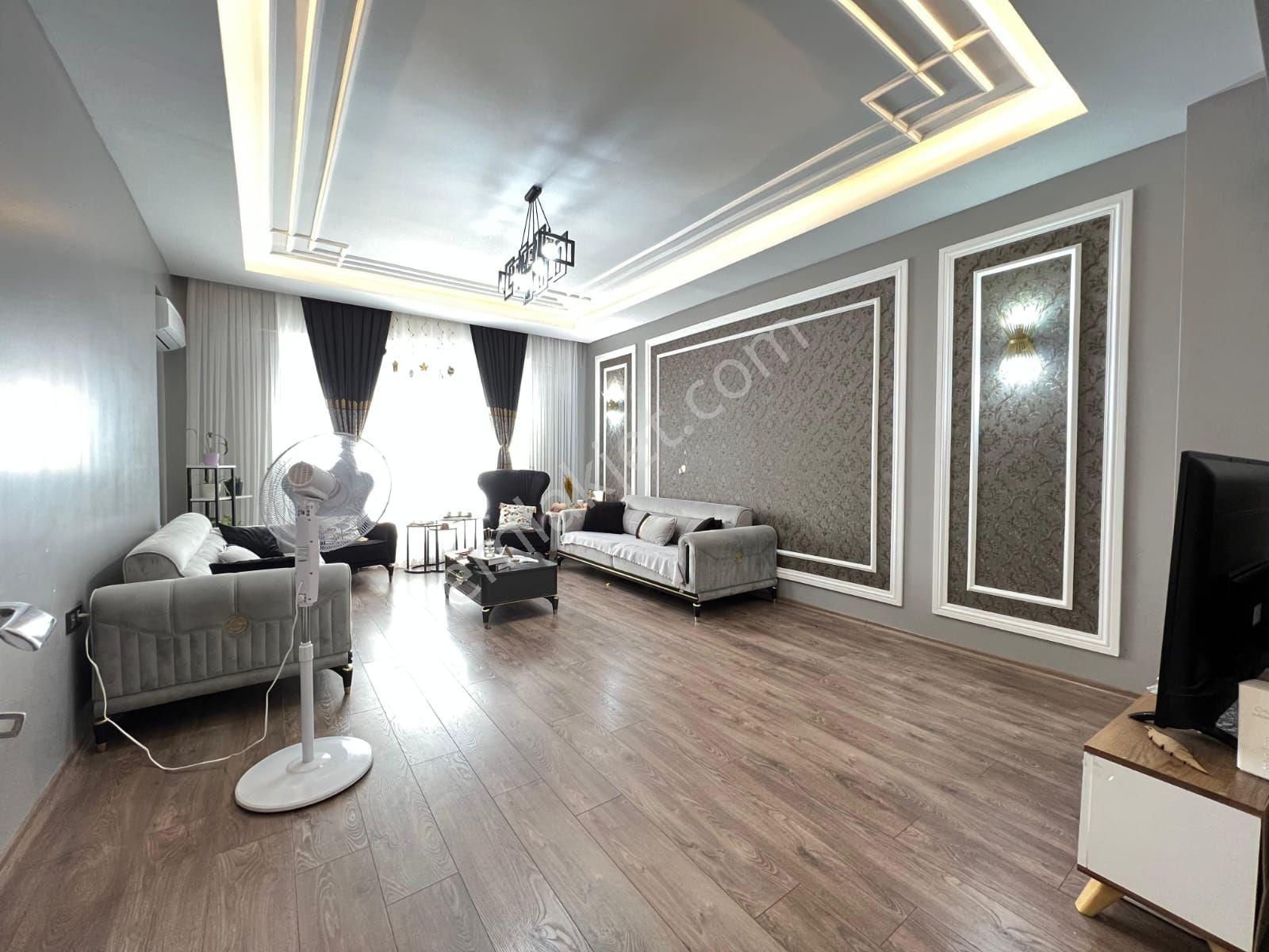 Emlak Diyarından Akkent'te 3,5+1 Merkezi Konumda Satılık Daire