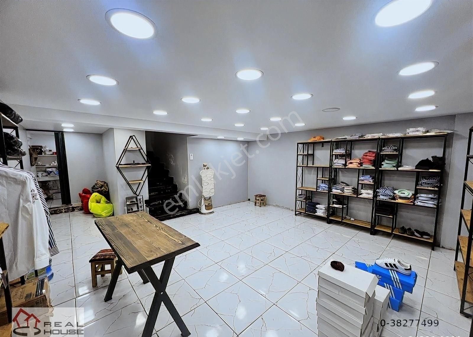 Cadde Üzerinde Satılık 3 Dükkan - Görsel 11