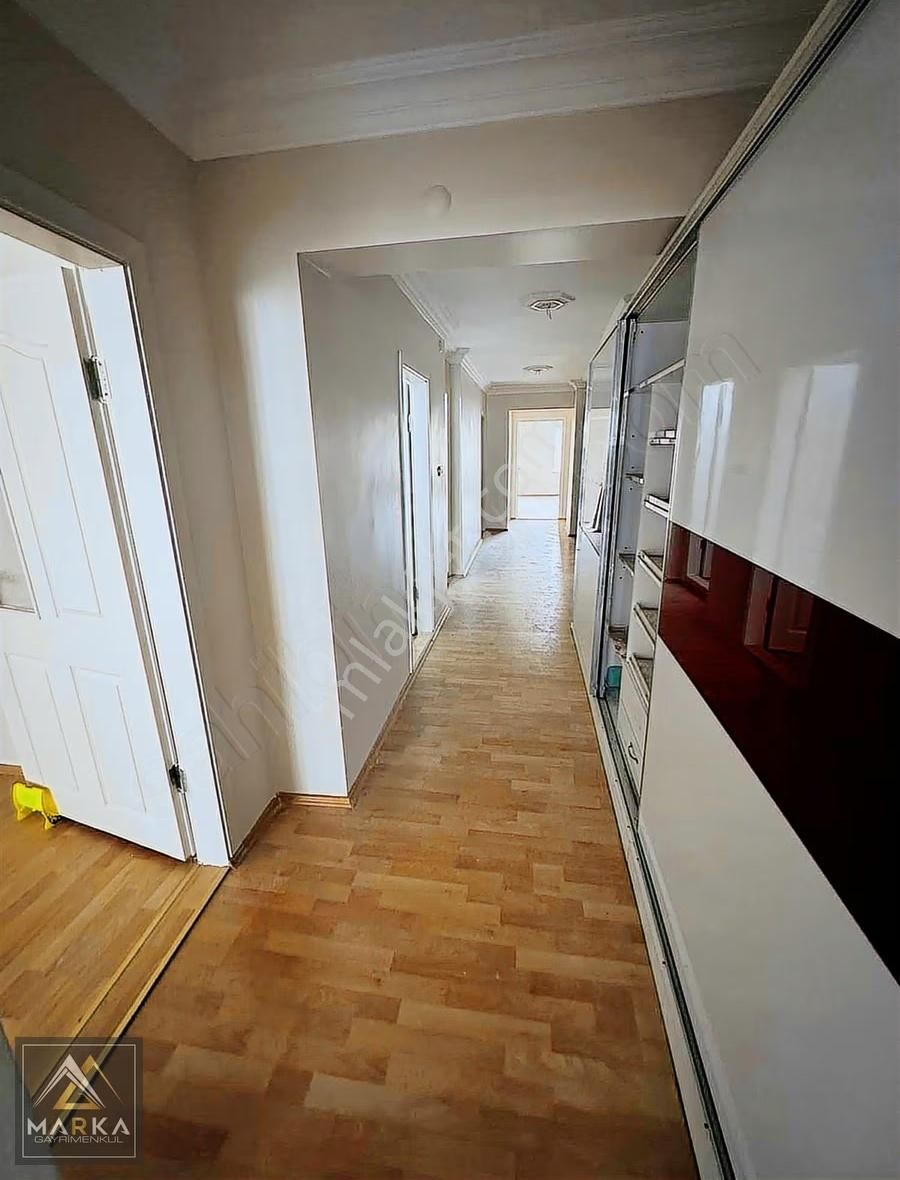 Marka'dan Menderes Caddesi Ara Kat İçi Full Yapılı Kiralık 3+1 - Görsel 24
