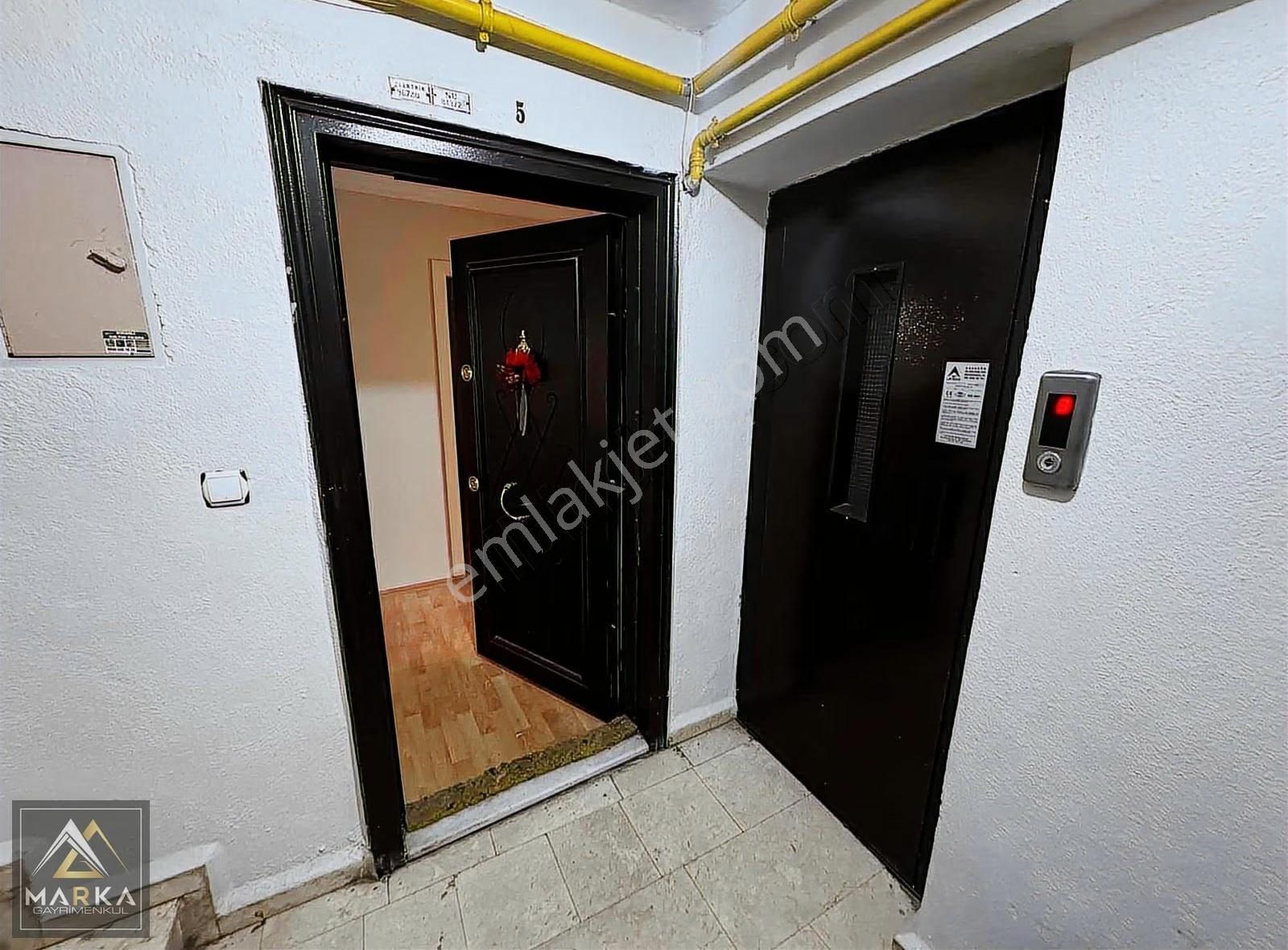 Marka'dan Menderes Caddesi Ara Kat İçi Full Yapılı Kiralık 3+1 - Görsel 26