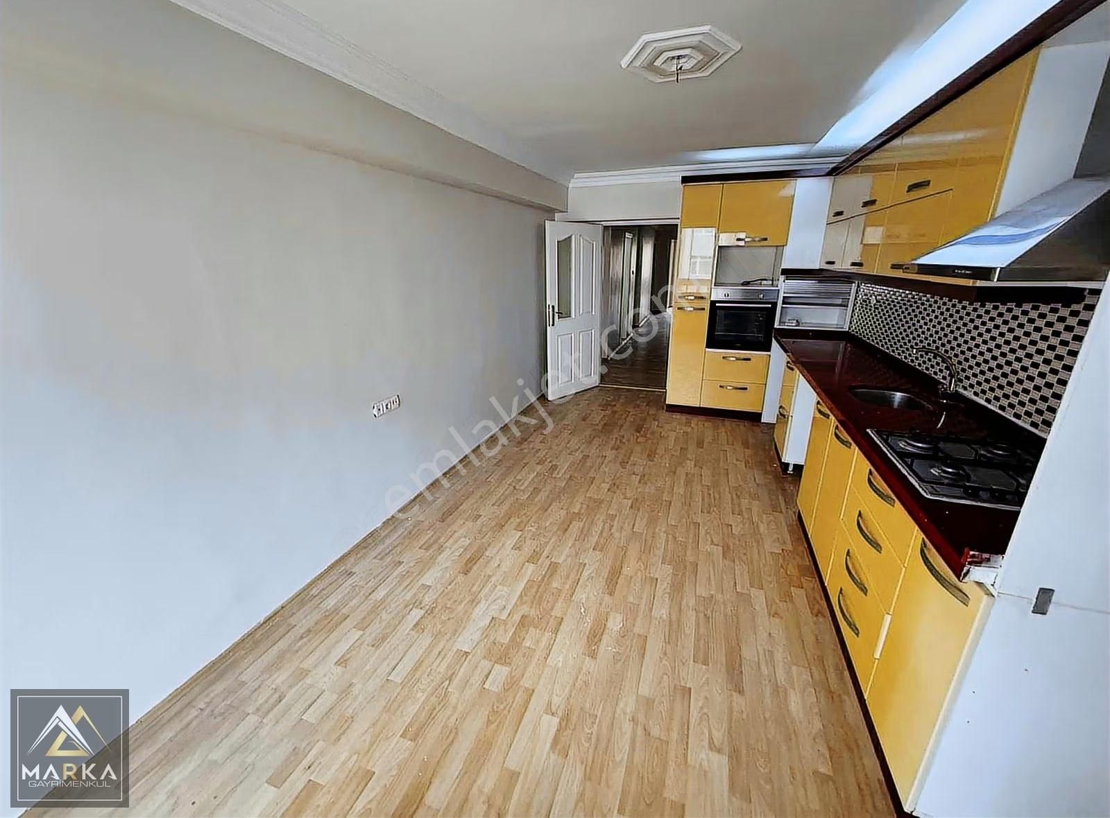 Marka'dan Menderes Caddesi Ara Kat İçi Full Yapılı Kiralık 3+1 - Görsel 21