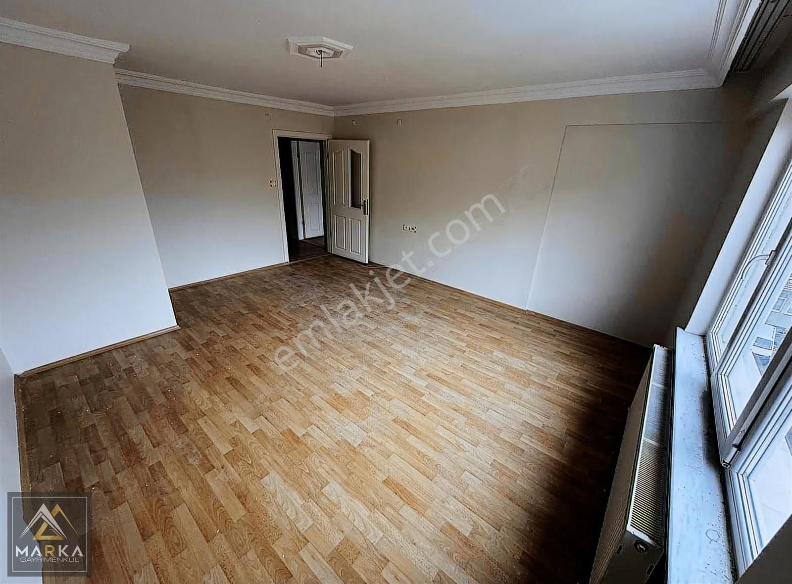 Marka'dan Menderes Caddesi Ara Kat İçi Full Yapılı Kiralık 3+1 - Görsel 18