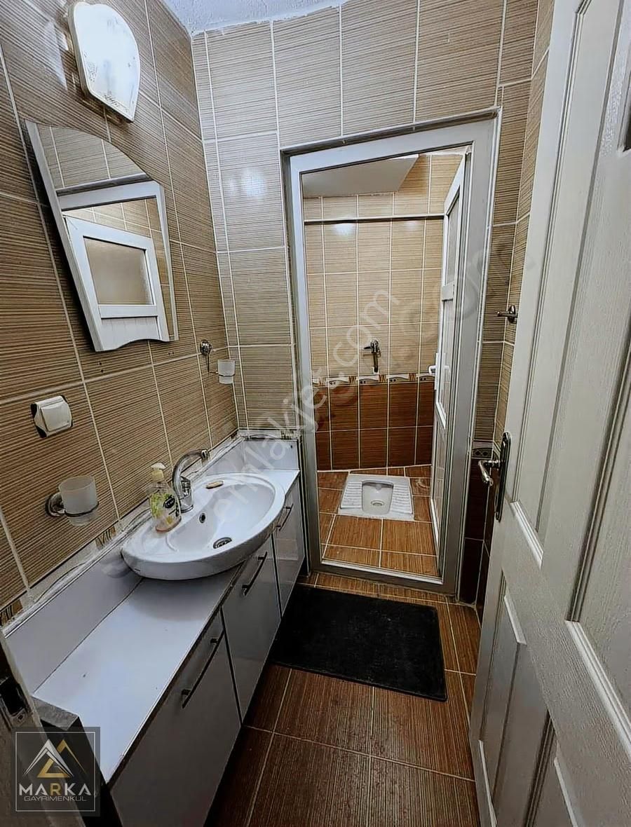 Marka'dan Menderes Caddesi Ara Kat İçi Full Yapılı Kiralık 3+1 - Görsel 20