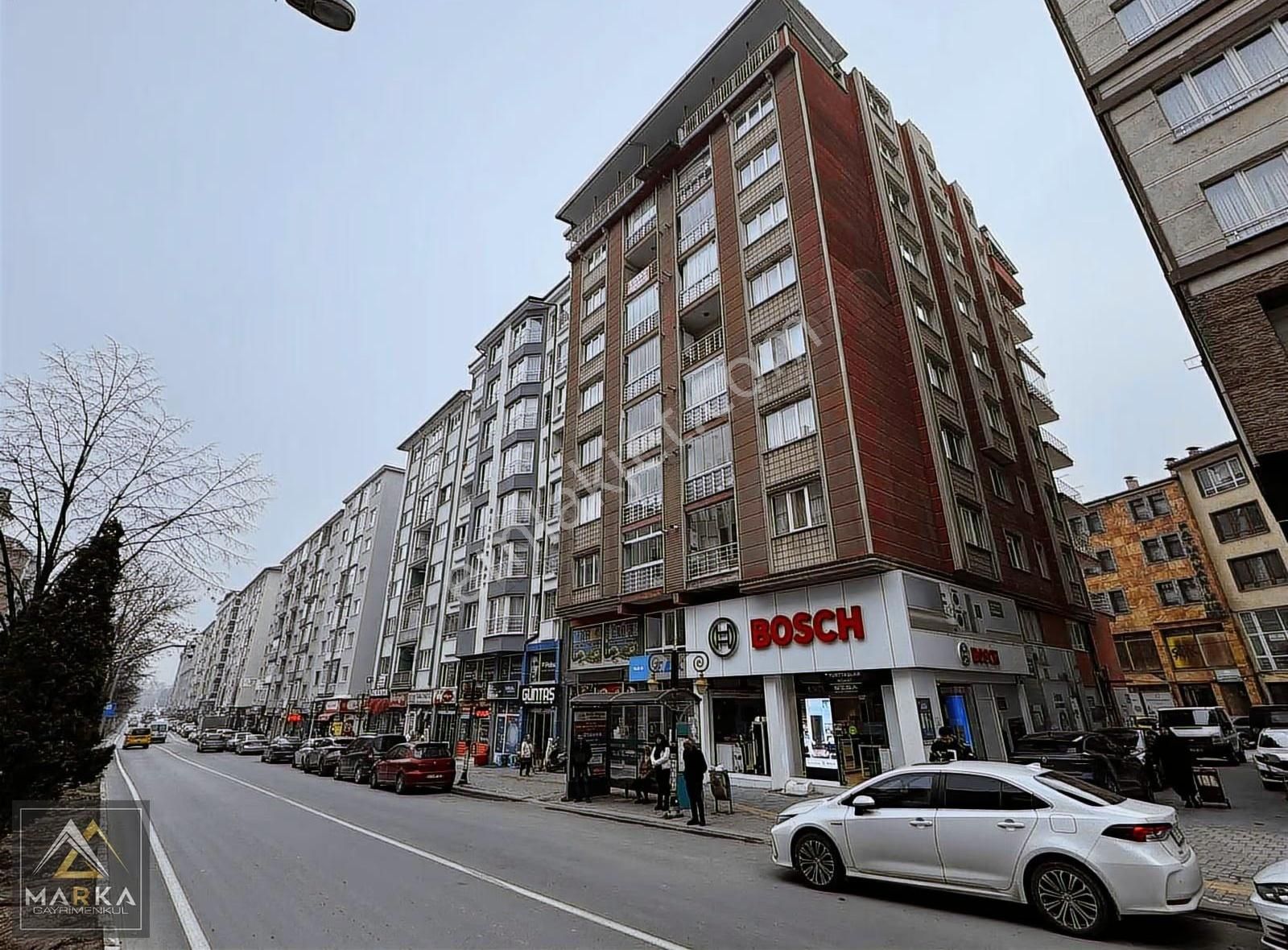 Marka'dan Menderes Caddesi Ara Kat İçi Full Yapılı Kiralık 3+1 - Görsel 30