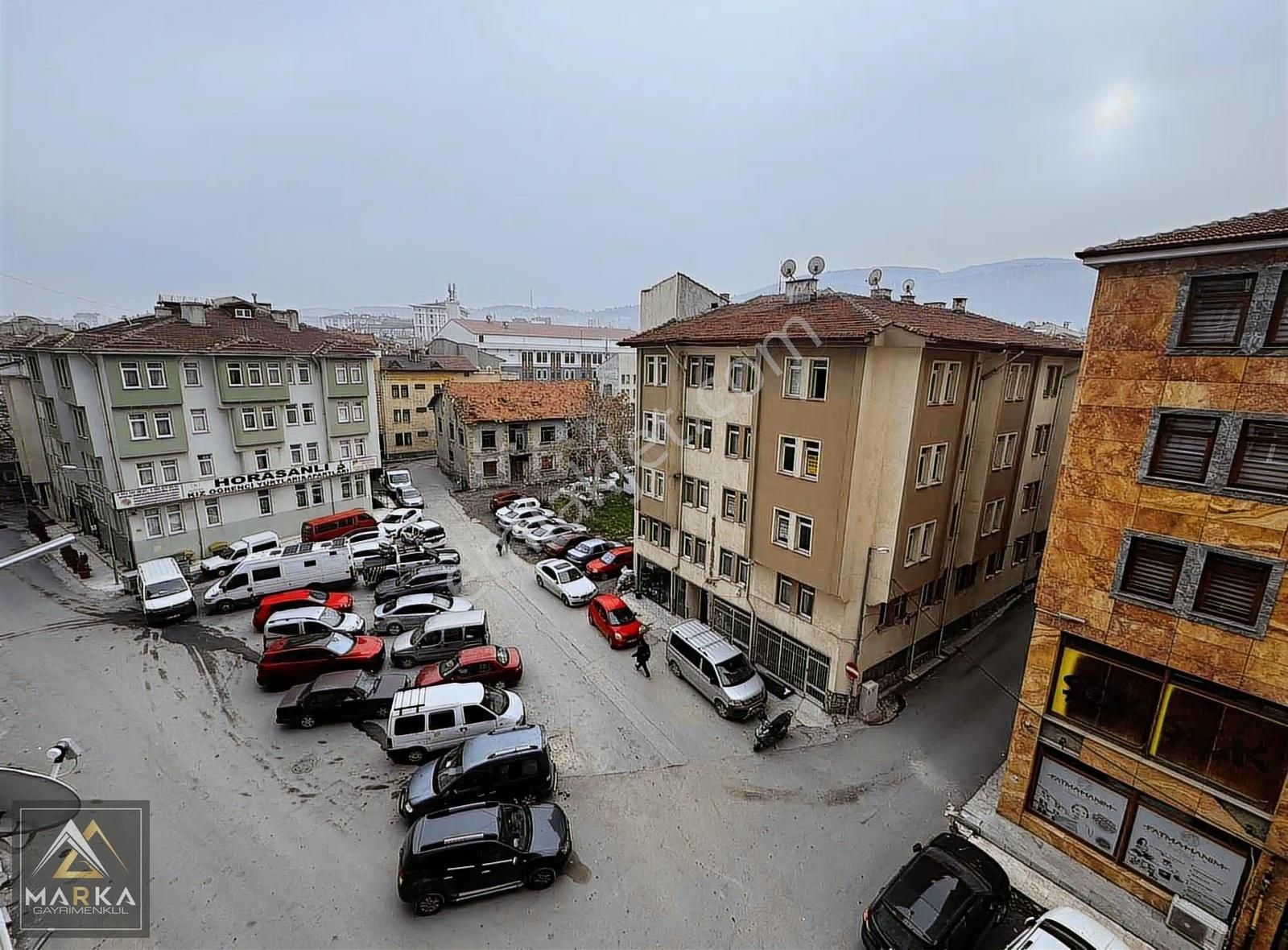Marka'dan Menderes Caddesi Ara Kat İçi Full Yapılı Kiralık 3+1 - Görsel 10