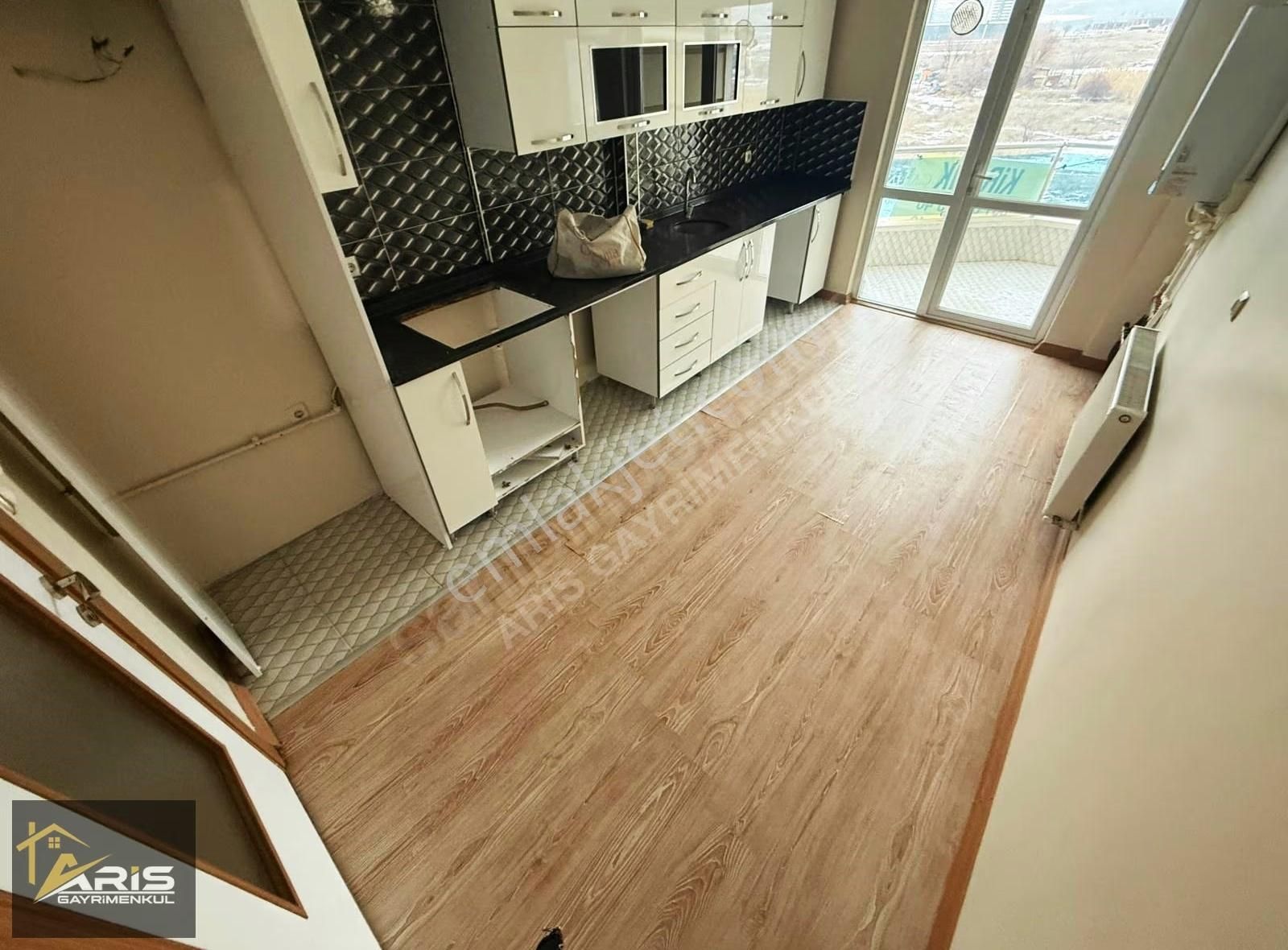 Aristen Ovacıkta Cadde Üzeri-katta-yeni Bina-çift Banyolu-lüx3+1