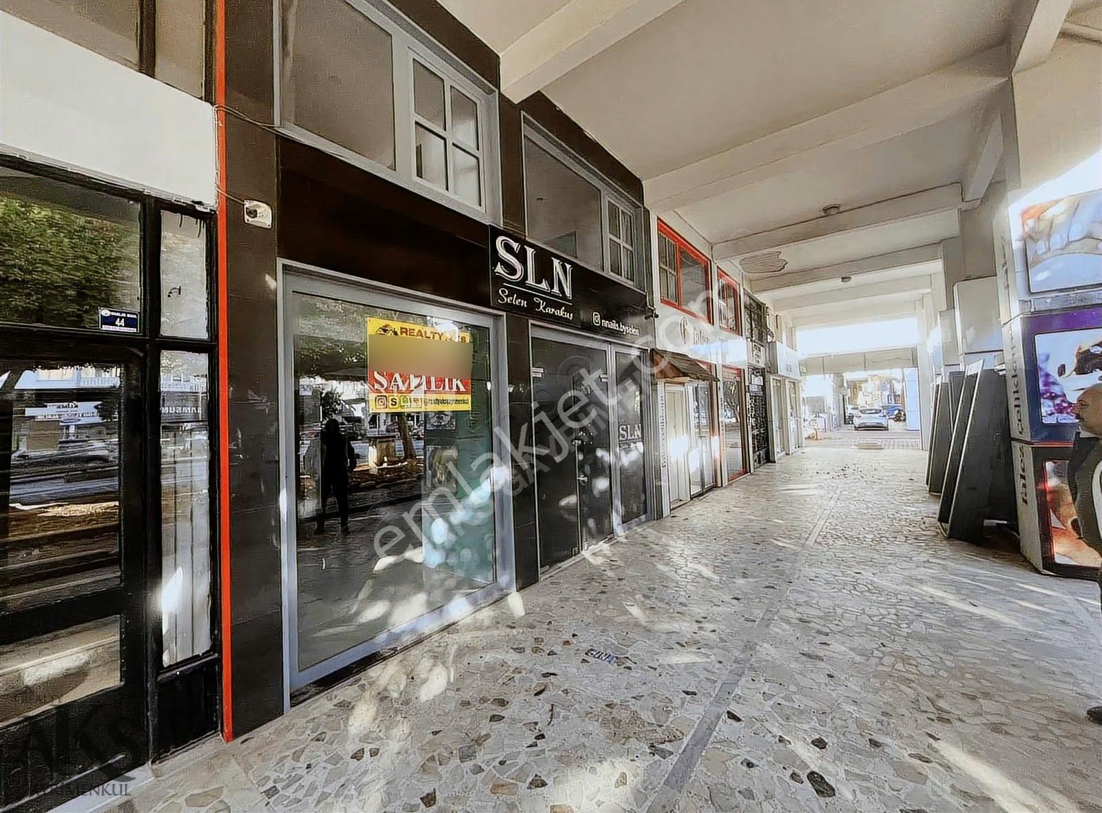 Ana Cadde 100.yıl Bulvarında 100m2 Asma Katlı Satılık Dükkan - Görsel 28