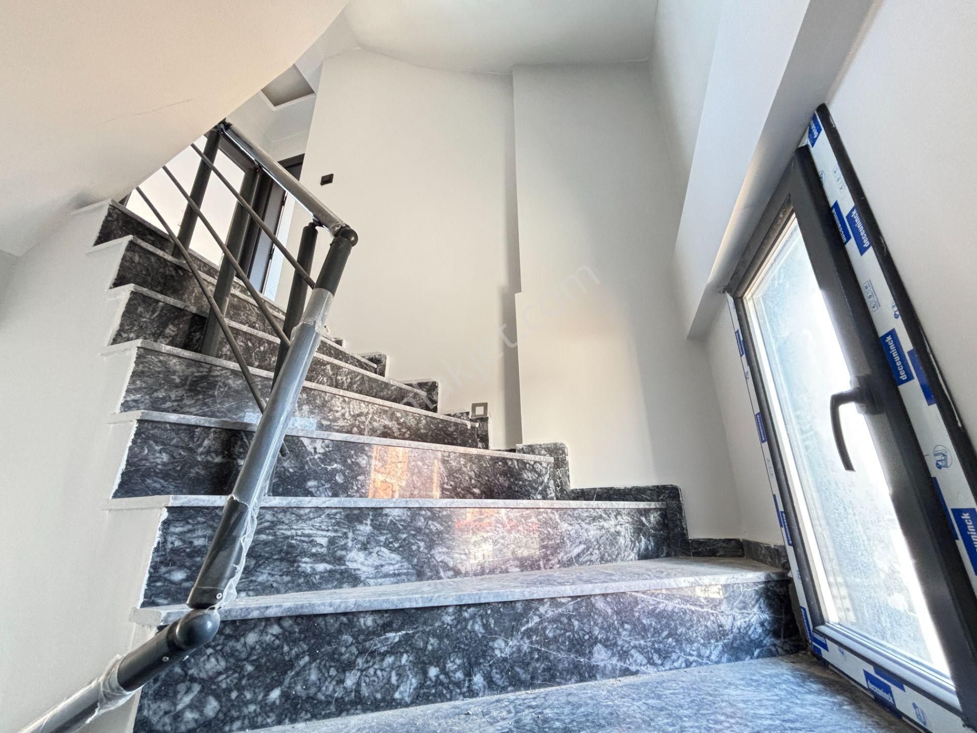 İzmir Seferihisar Cumhuriyet’de Güzel Konuma Sahip 3+1 Tripleks Yazlık Villa - Görsel 21