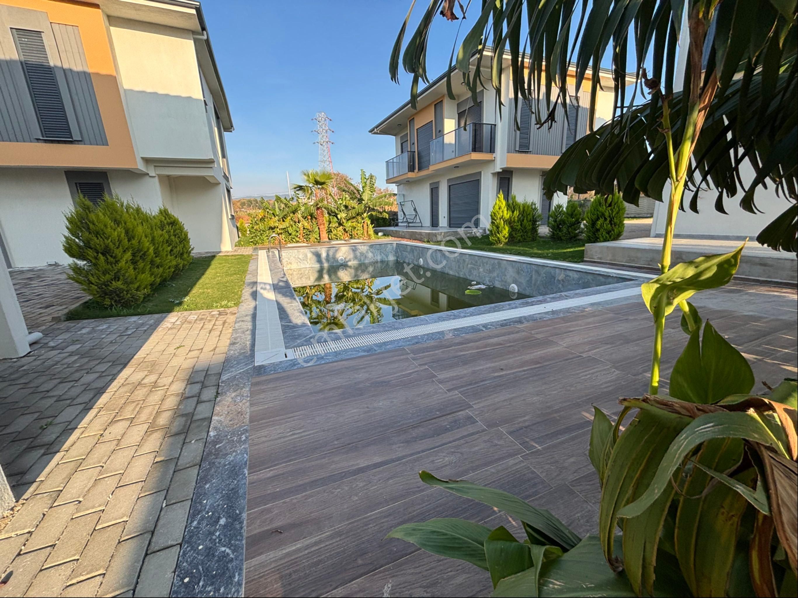 Kuşadası Davutlar’da Kelepir Eşyalı Müstakil Havuzlu Satılık - Görsel 3