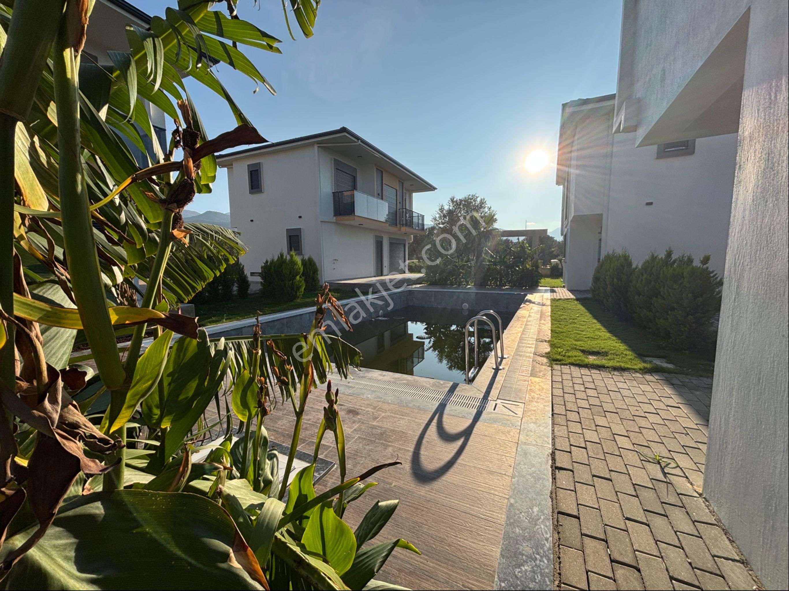 Kuşadası Davutlar’da Kelepir Eşyalı Müstakil Havuzlu Satılık - Görsel 6