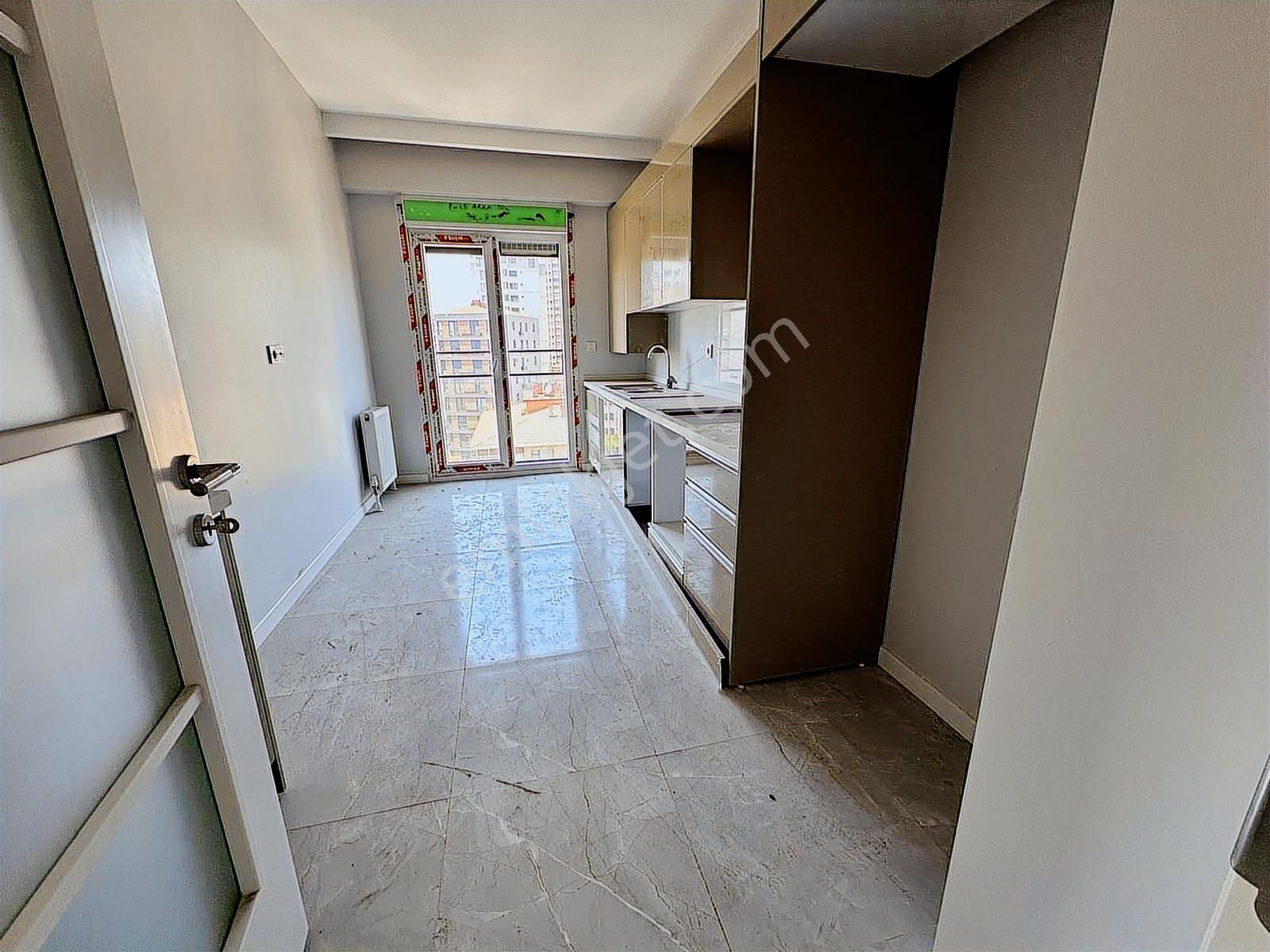 Kozyatağı'nda 3+1 Net 85m2 Balkonlu Sıfır Boş Fırsat Daire - Görsel 9