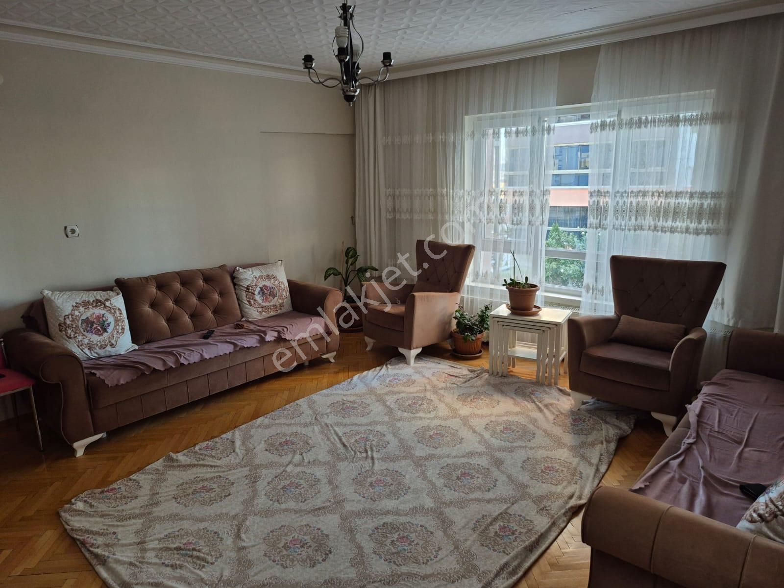 Pursaklar Mehmet Zengin Emlak'tan Hastane Yakını 1.kat 3+1 Yapılı Masrafsız Daire