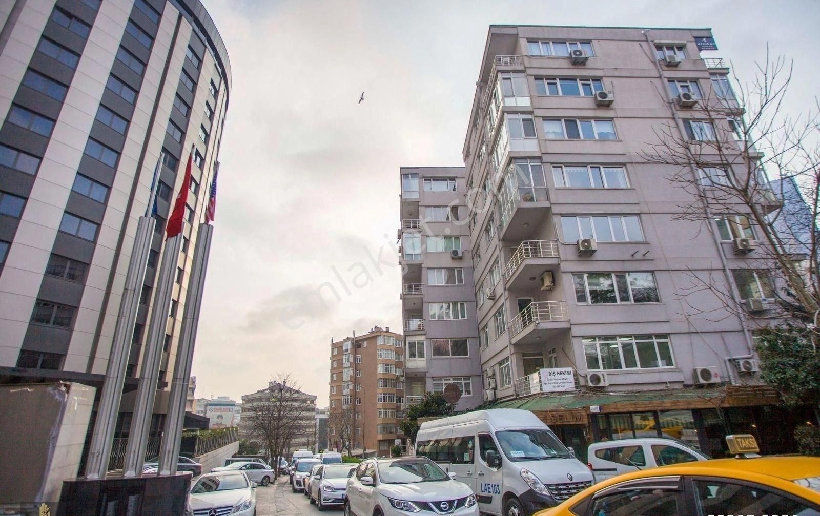 Gayrettepe'de Merkezi Konumda Kiralık Dükkan - Görsel 13