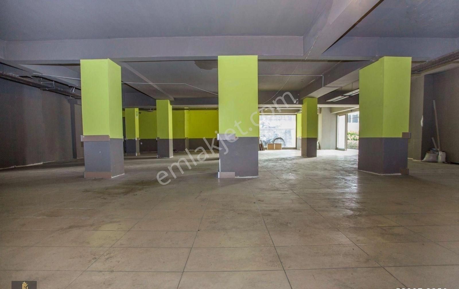 Gayrettepe'de Merkezi Konumda Kiralık Dükkan - Görsel 14