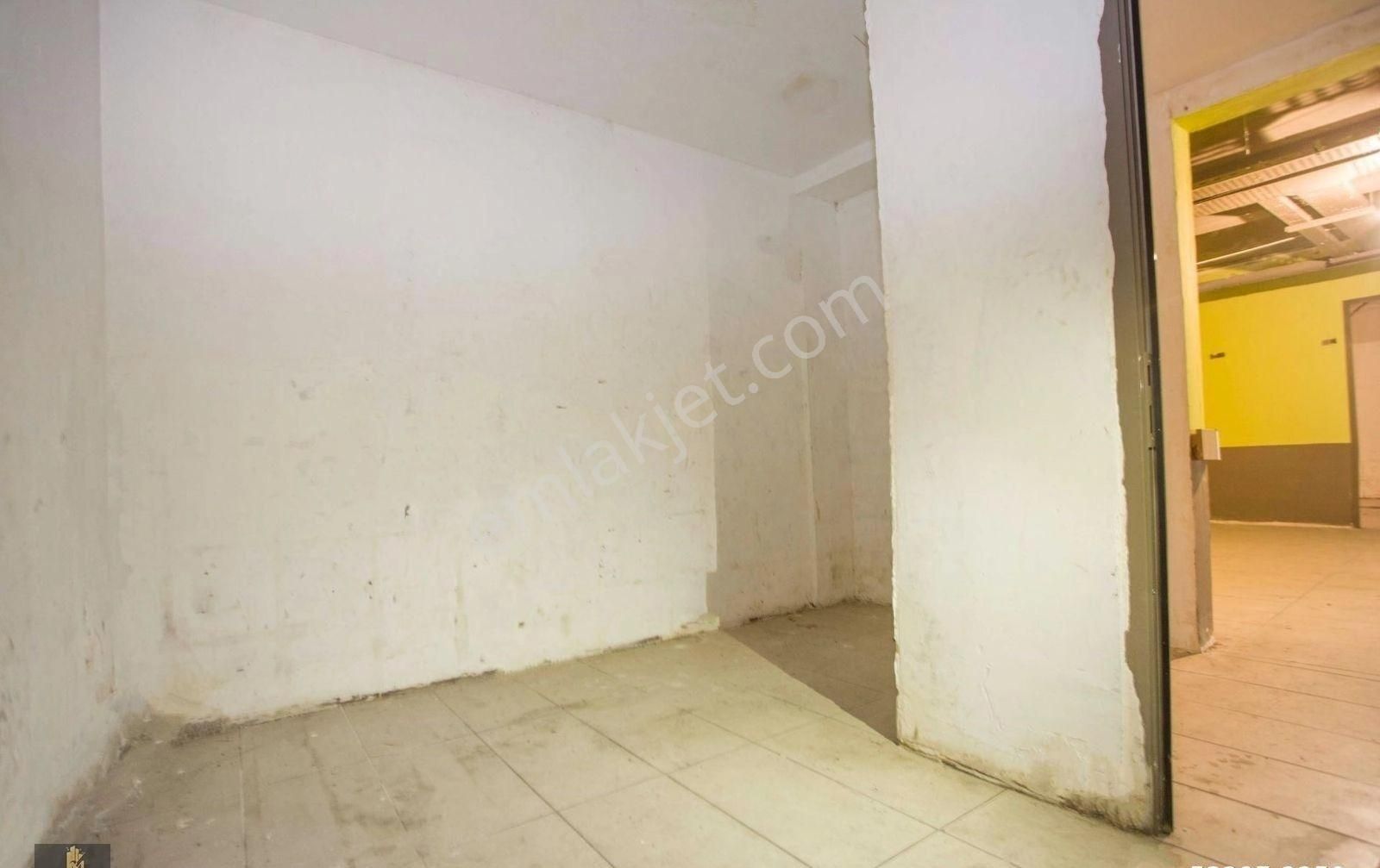 Gayrettepe'de Merkezi Konumda Kiralık Dükkan - Görsel 10
