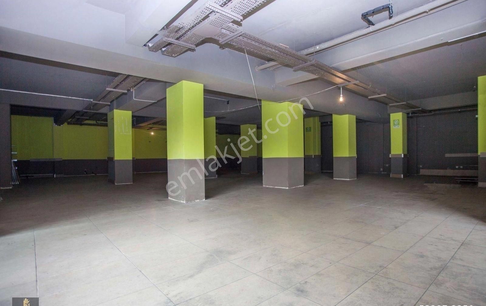 Gayrettepe'de Merkezi Konumda Kiralık Dükkan - Görsel 6