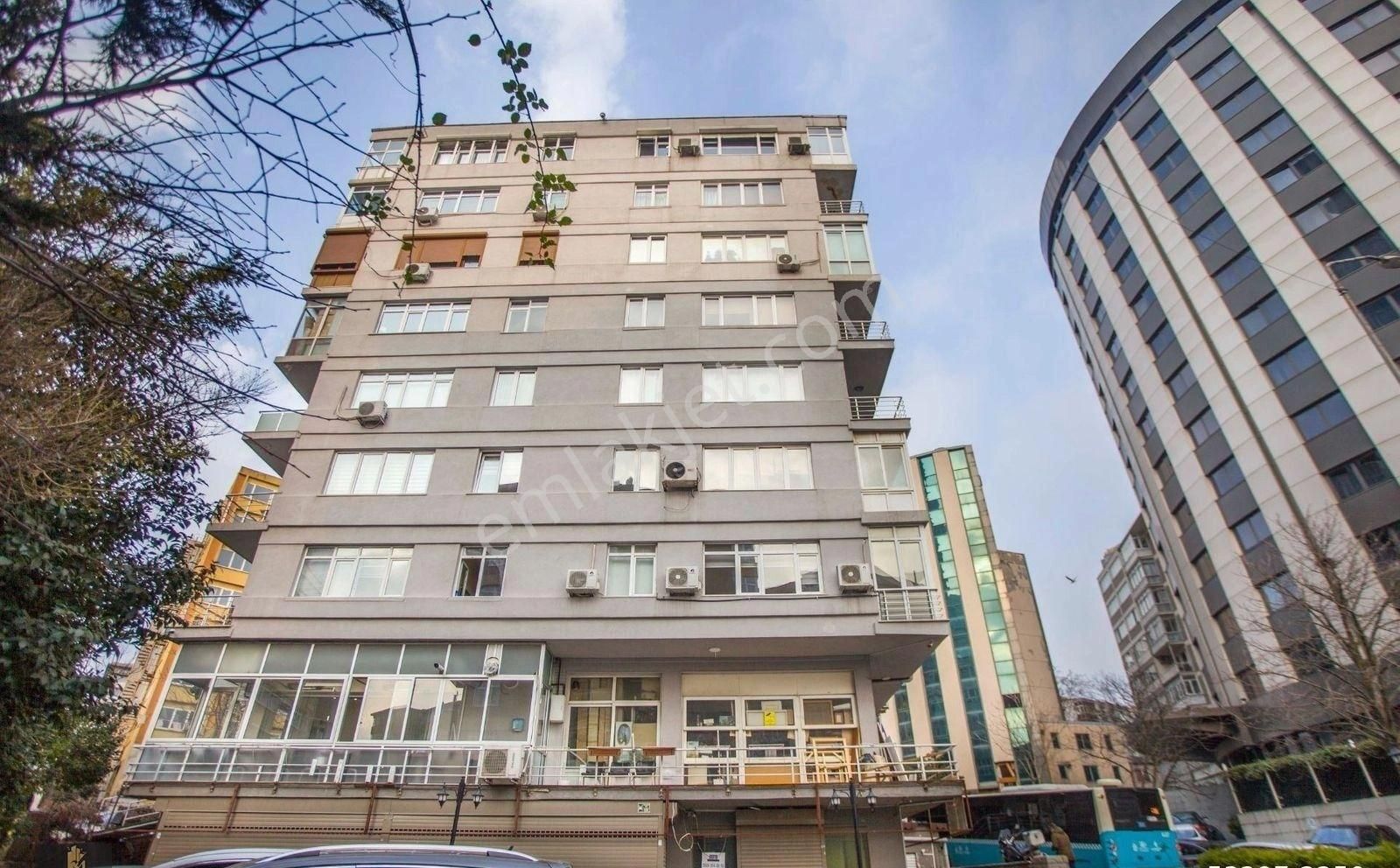 Gayrettepe'de Merkezi Konumda Kiralık Dükkan