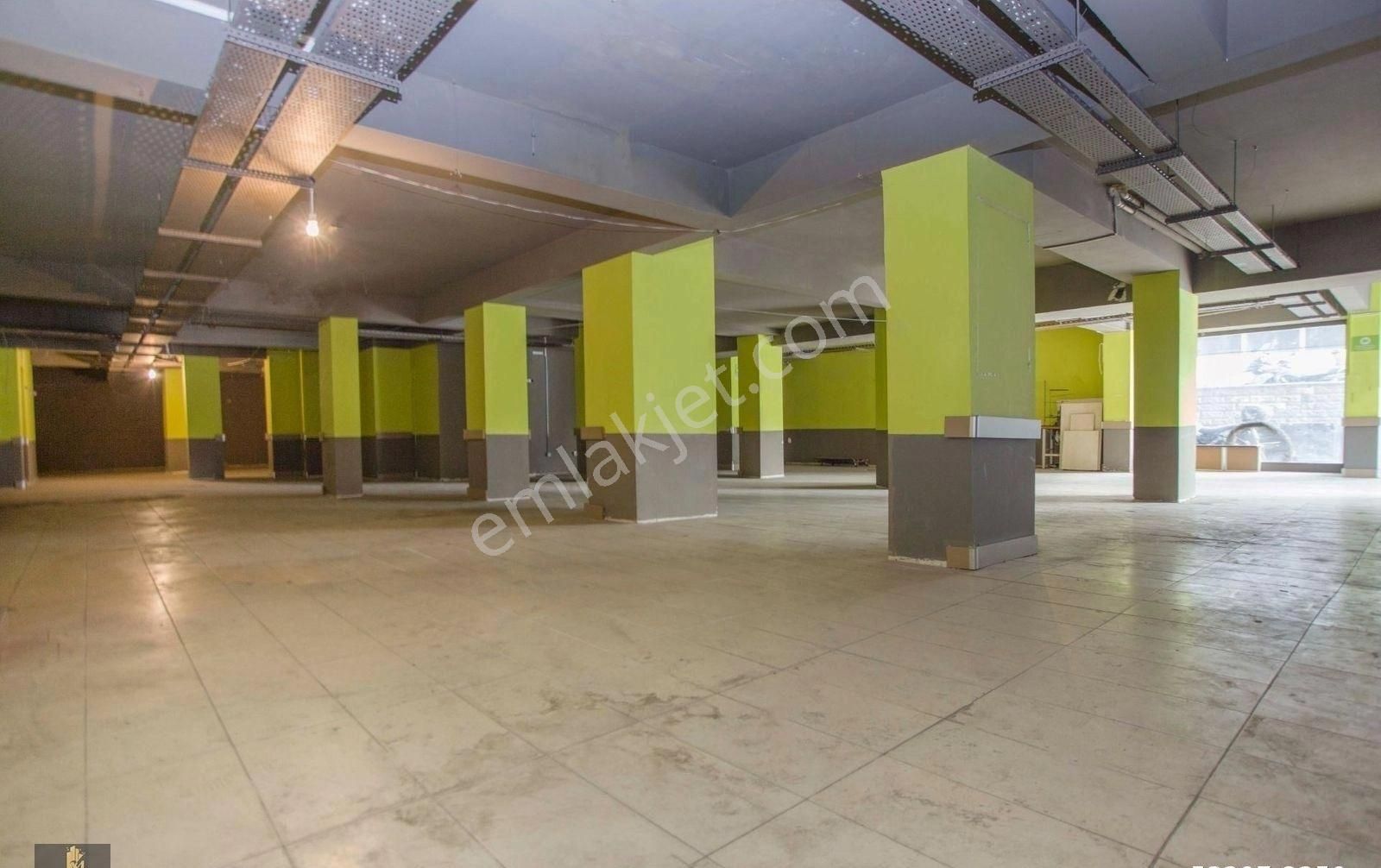 Gayrettepe'de Merkezi Konumda Kiralık Dükkan - Görsel 9