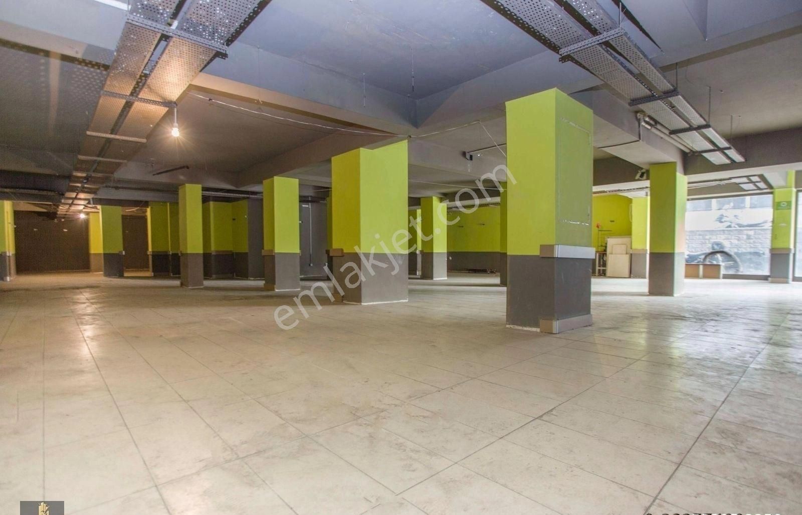 Gayrettepe'de Merkezi Konumda Kiralık Dükkan - Görsel 3