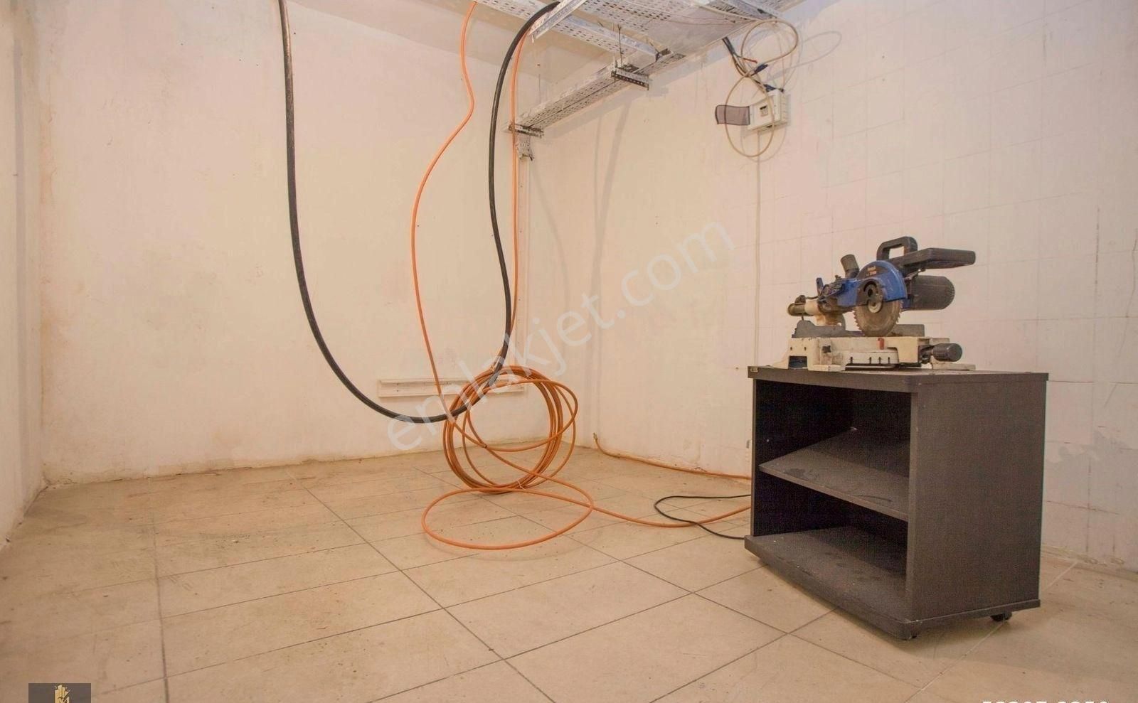 Gayrettepe'de Merkezi Konumda Kiralık Dükkan - Görsel 19