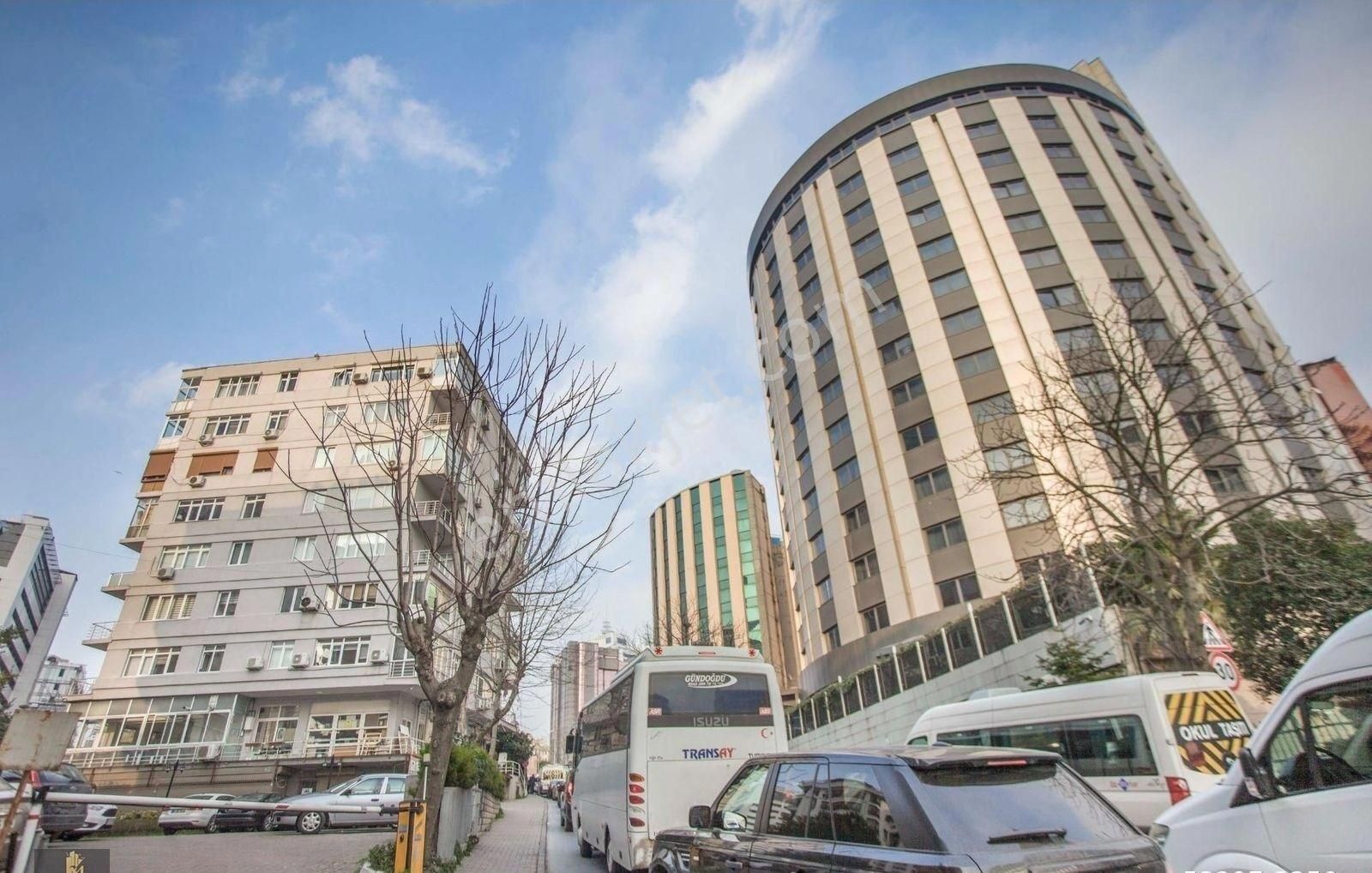 Gayrettepe'de Merkezi Konumda Kiralık Dükkan - Görsel 21