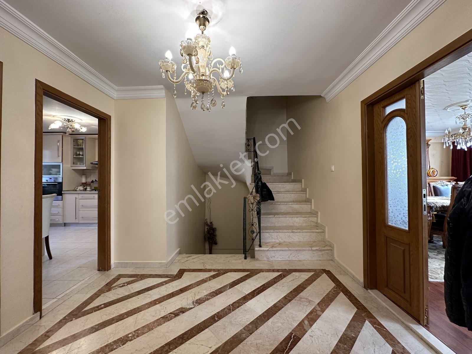 Pursakların En Güzel Yerinde!!! Mehmet Zengin'den Bahçeli Villa 3 Kat 8+2 3 Banyonlu Full Yapılı - Görsel 16