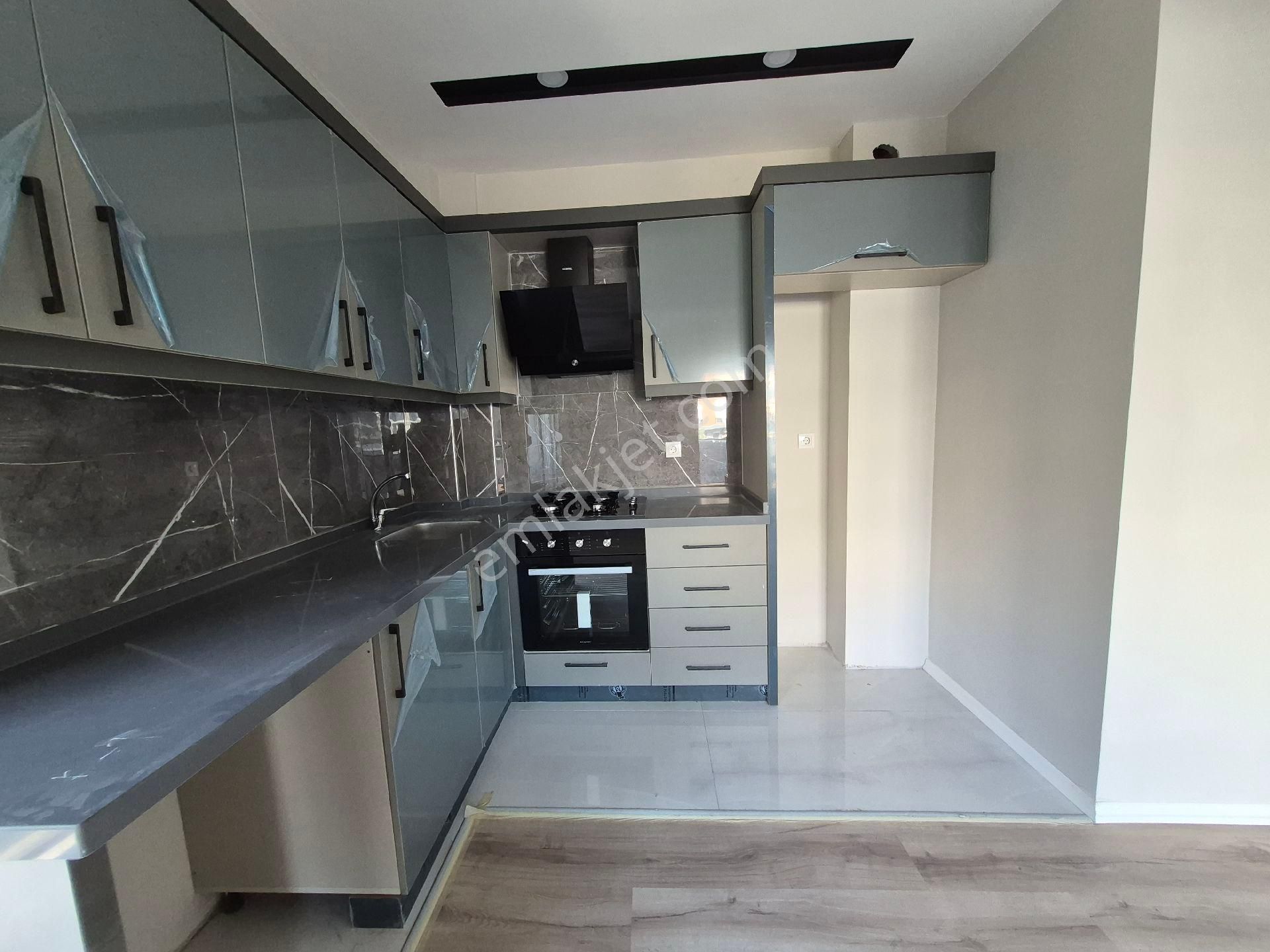 Meydan'da Tramwaya Ve Mevlana Cd.çok Yakın Sıfır Binada 2+1 Asansörlü Yeni Daıre - Görsel 3