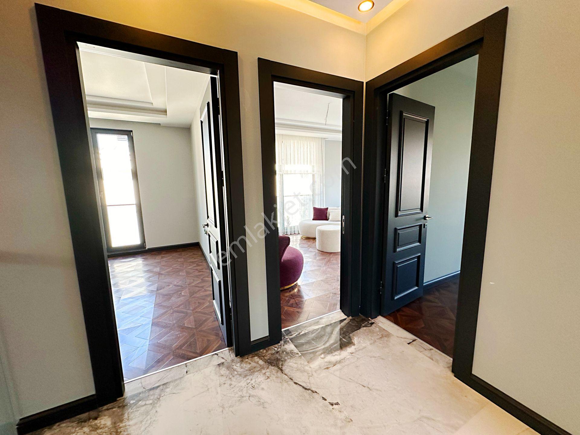 Pursakların Mehmet Zengin'den Site İçinde Kapalı Oto Parklı Bahçeli Villa 2 Kat 4+1 Şık Modern - Görsel 16