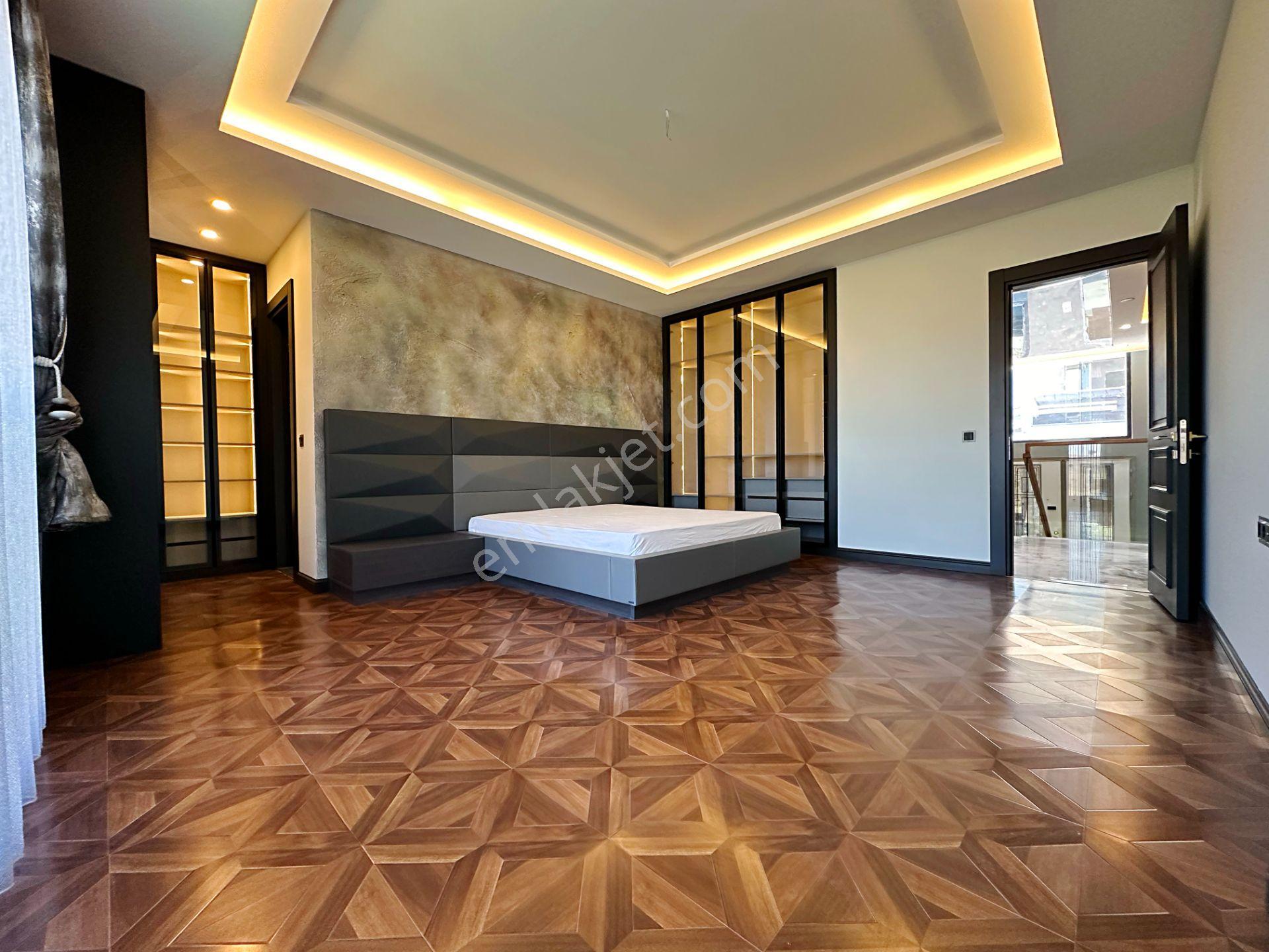 Pursakların Mehmet Zengin'den Site İçinde Kapalı Oto Parklı Bahçeli Villa 2 Kat 4+1 Şık Modern - Görsel 32