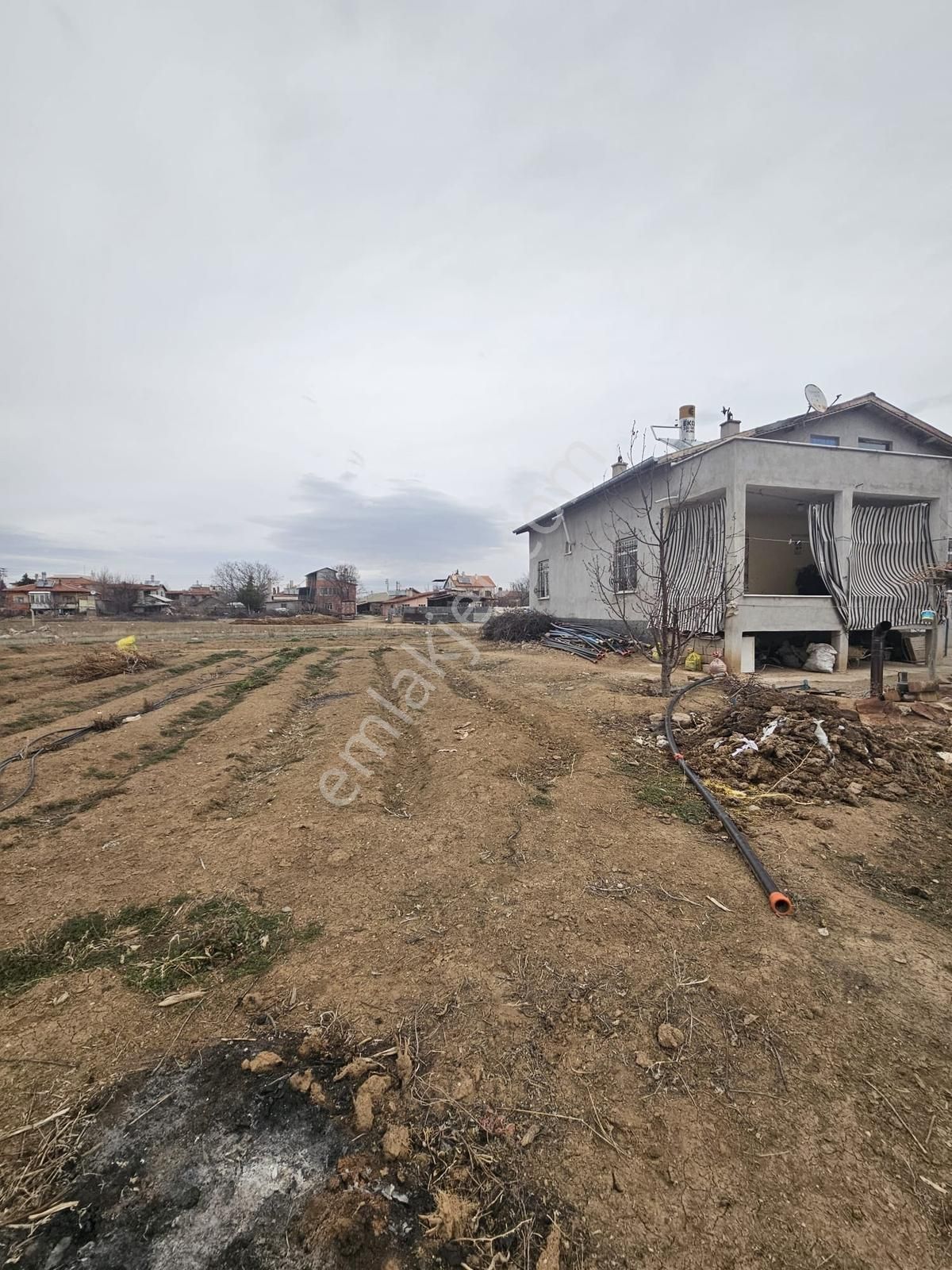 Meram Yaylapınar Mah Kaş Cad Yakın 1262 M2 Arsa İçi 3+1 Müstakil