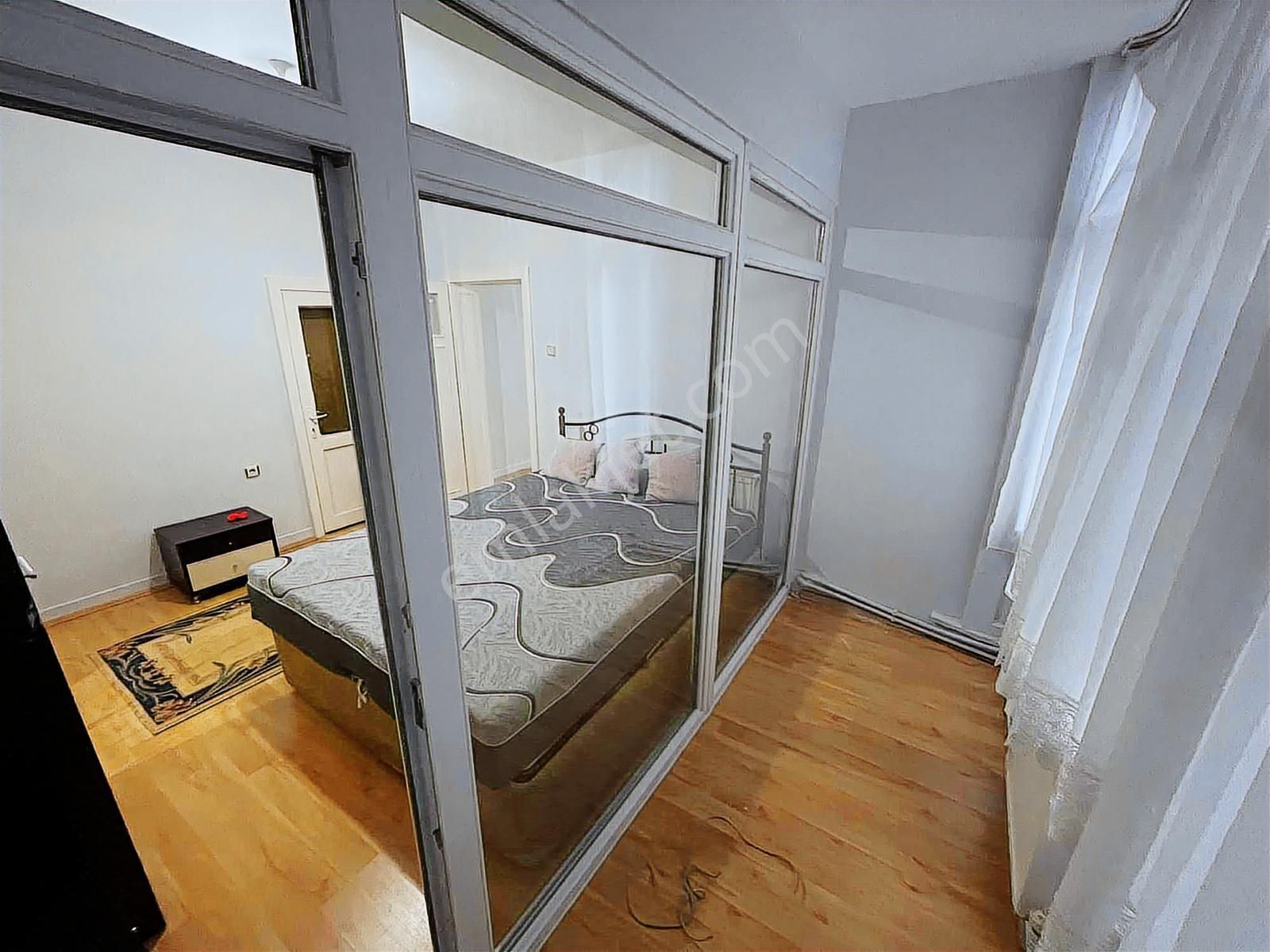 Hastane Metro İstasyonuna Beş Dakika Mesafede Eşyalı 3+1 - Görsel 15