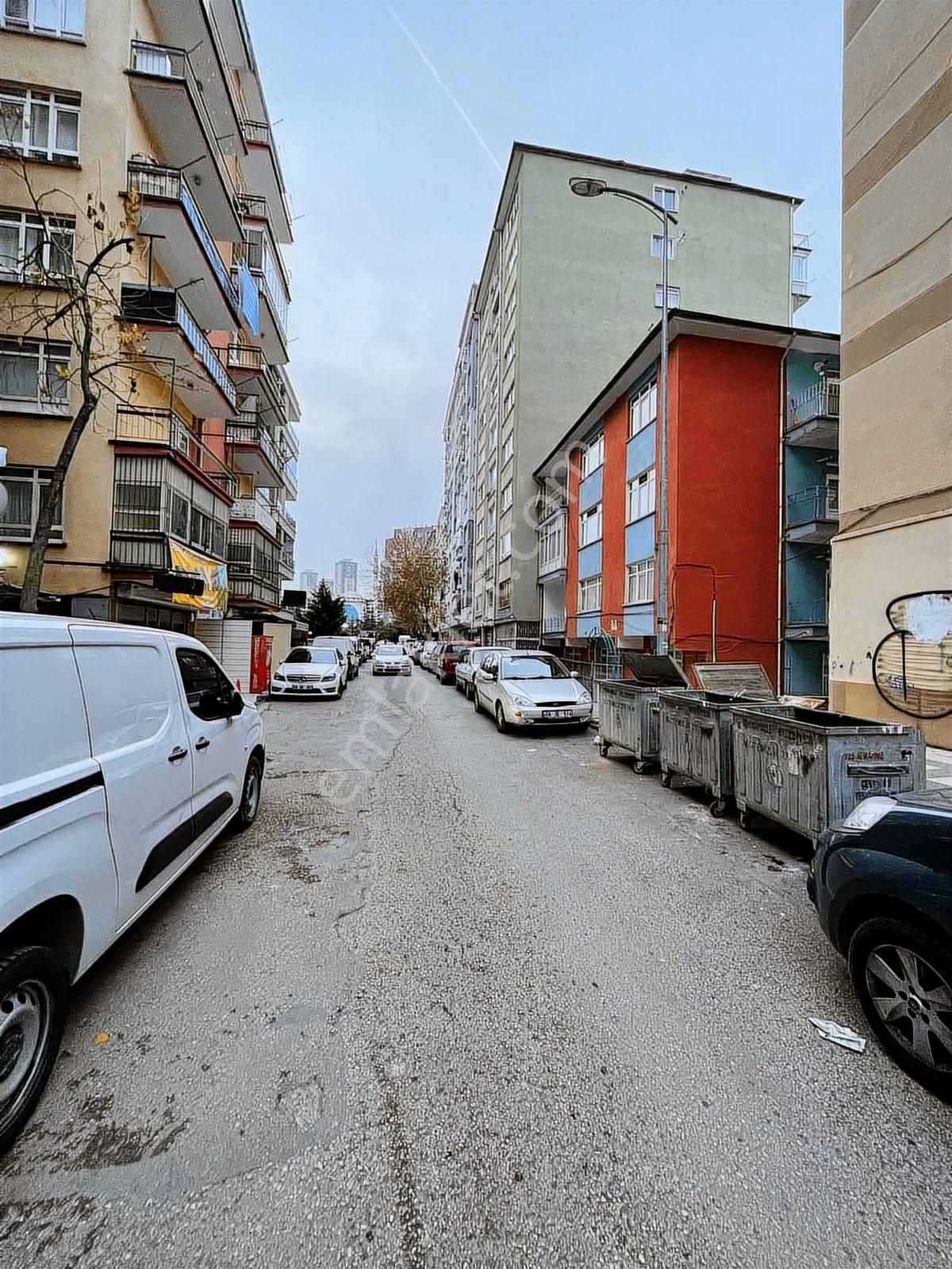 Hastane Metro İstasyonuna Beş Dakika Mesafede Eşyalı 3+1 - Görsel 25