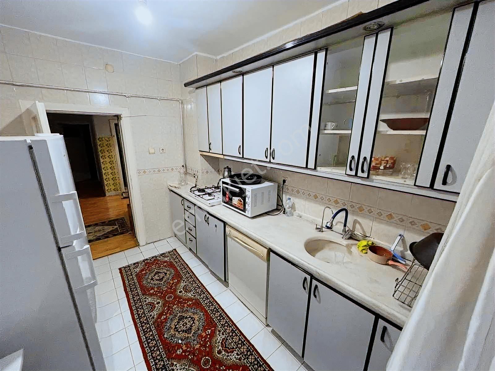 Hastane Metro İstasyonuna Beş Dakika Mesafede Eşyalı 3+1 - Görsel 10