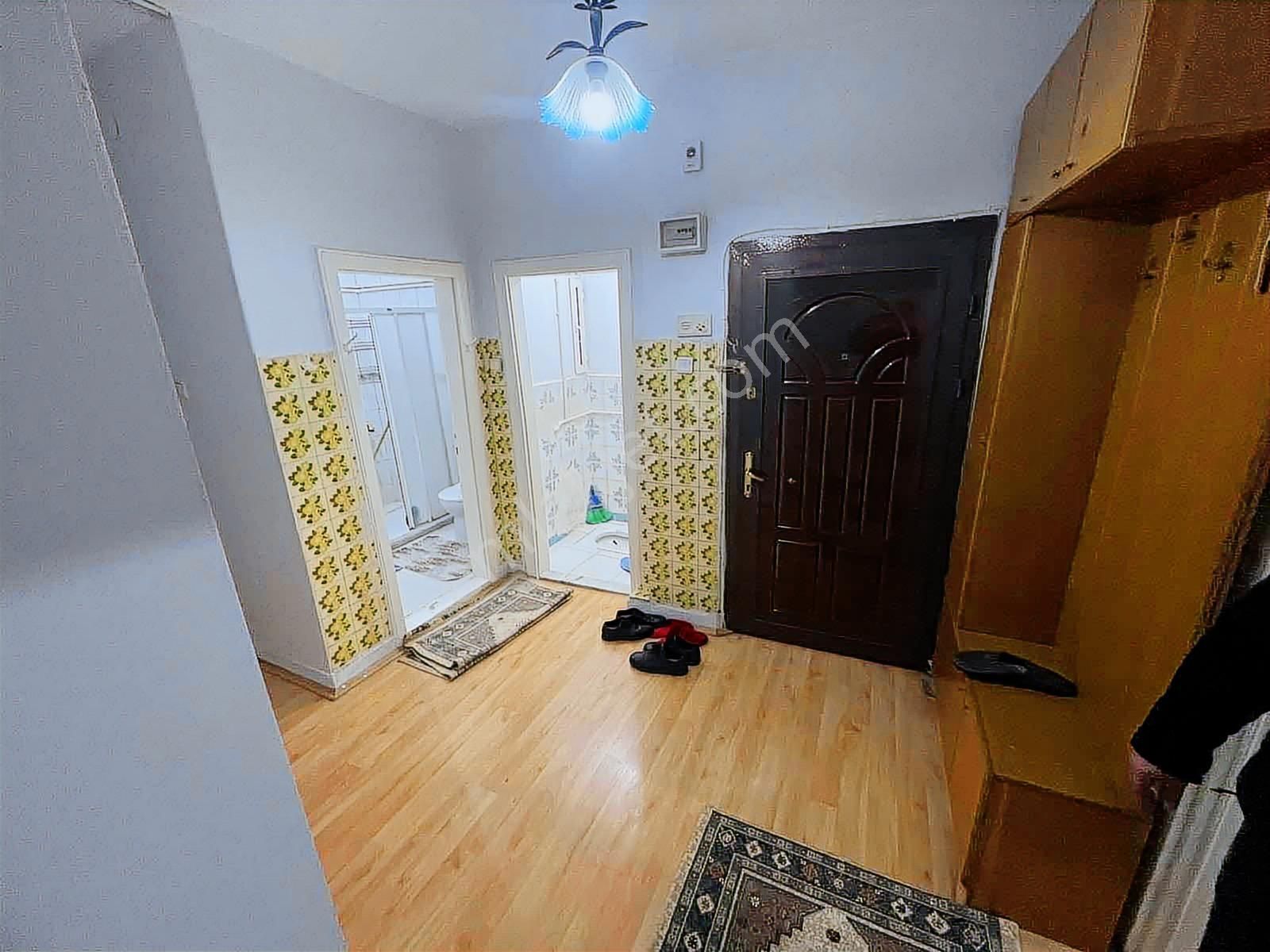 Hastane Metro İstasyonuna Beş Dakika Mesafede Eşyalı 3+1 - Görsel 4