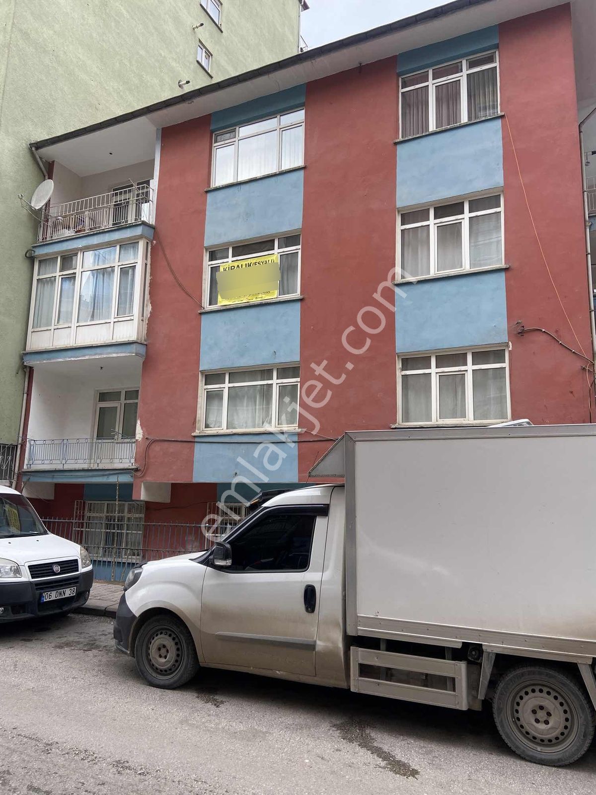 Hastane Metro İstasyonuna Beş Dakika Mesafede Eşyalı 3+1