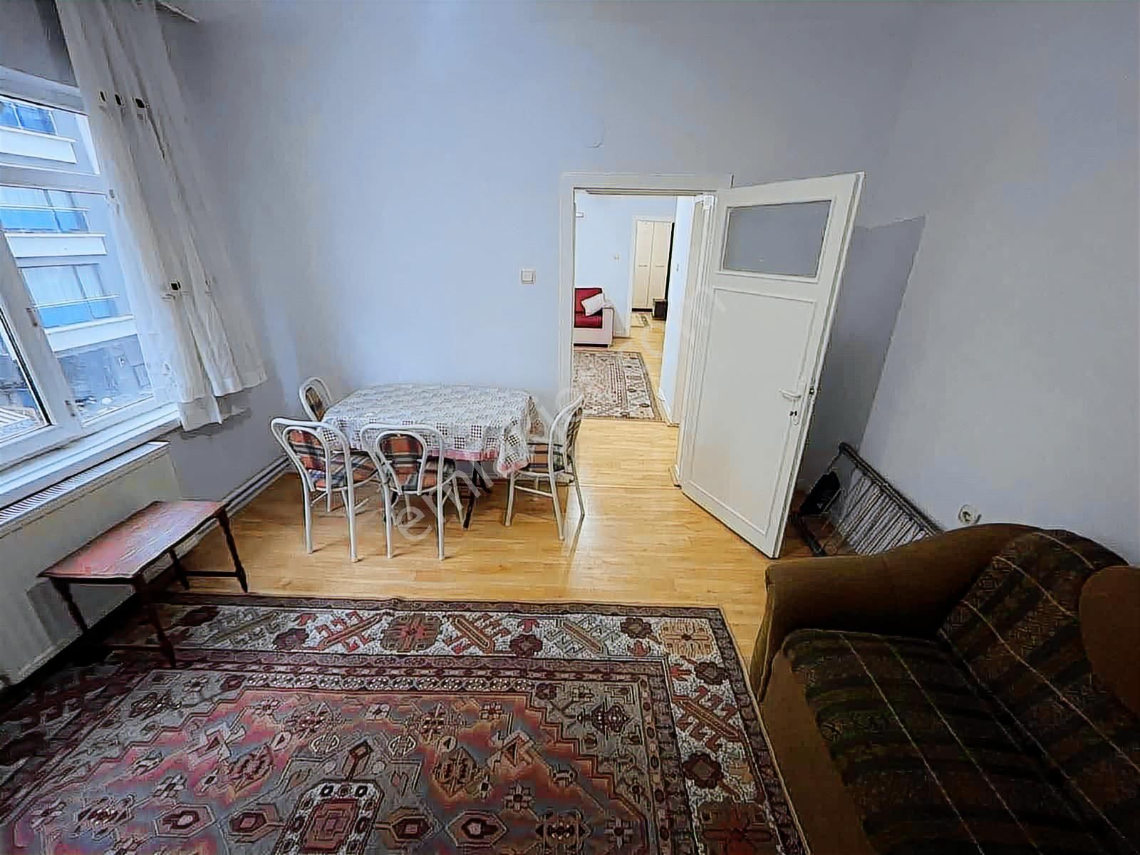 Hastane Metro İstasyonuna Beş Dakika Mesafede Eşyalı 3+1 - Görsel 24