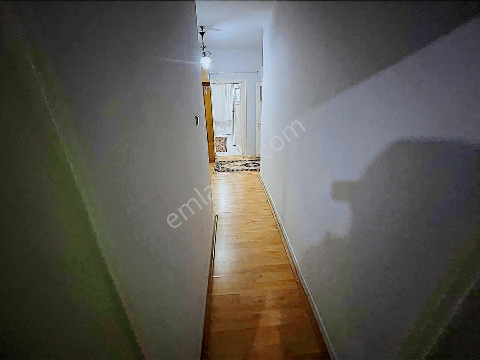 Hastane Metro İstasyonuna Beş Dakika Mesafede Eşyalı 3+1 - Görsel 3