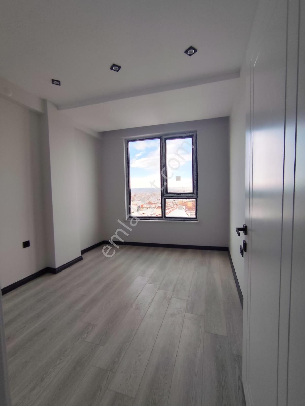 Özgür Gayrimenkul Güvencesiyle Çamlıca Mh. Lüx 5+1 Dublex Daire - Görsel 24