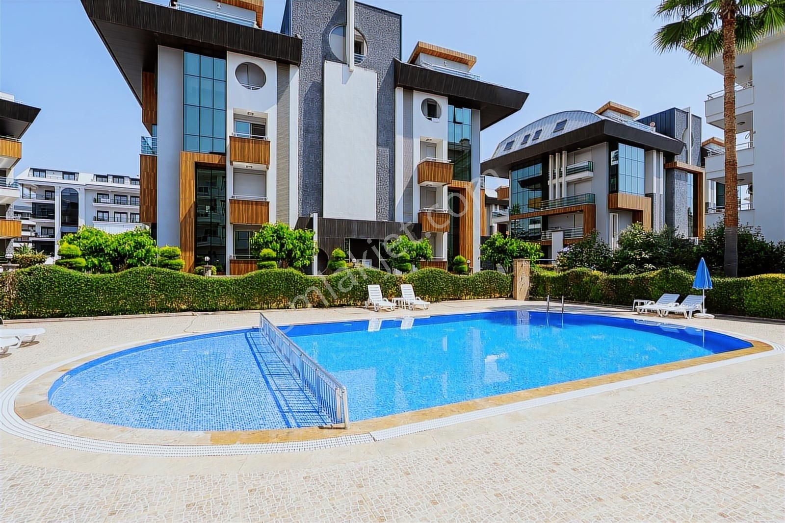 Oba Mahallesi'nde Hastane Yakını, Geniş 3+1 Eşyalı Daire İkamet