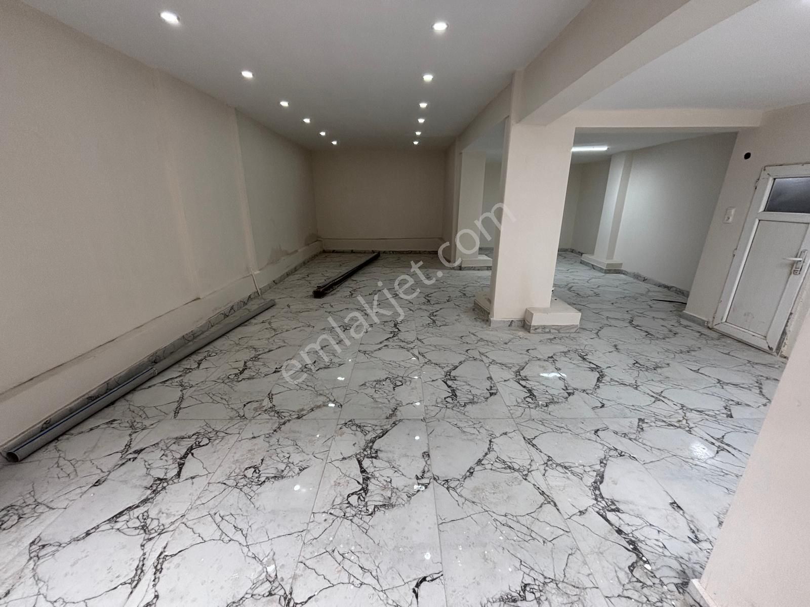 Çizgi Gayrimenkul'den Maltepe'de Merkezde Ofis-dükkan Kiralık