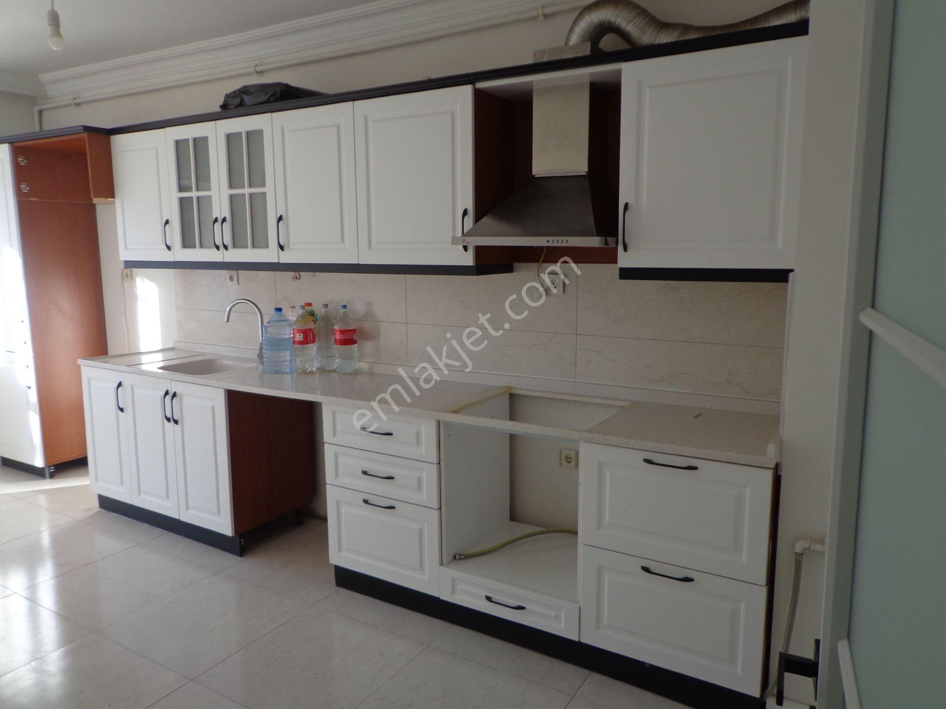 Cevizlidere Merkezinde Yıldırım Kule Yanında