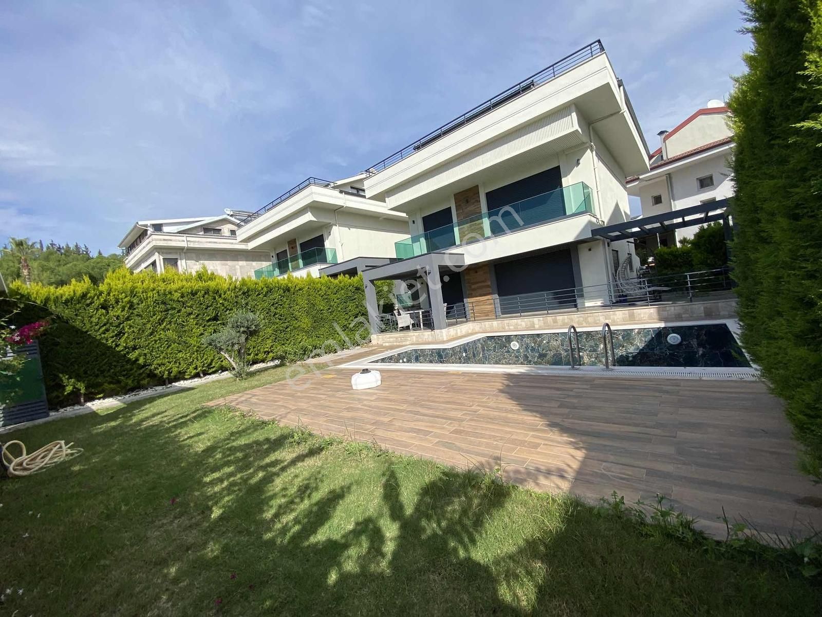 Koca Çalış'ta 4+1 Lüx Havuzlu Villa Uzun Dönem Kiralık