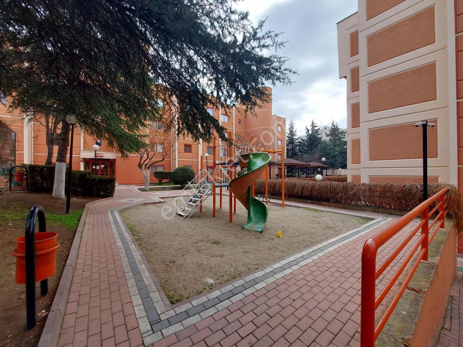 ''eryaman Efor''dan Merkezi Yerde Kiralık 3+1 Daire