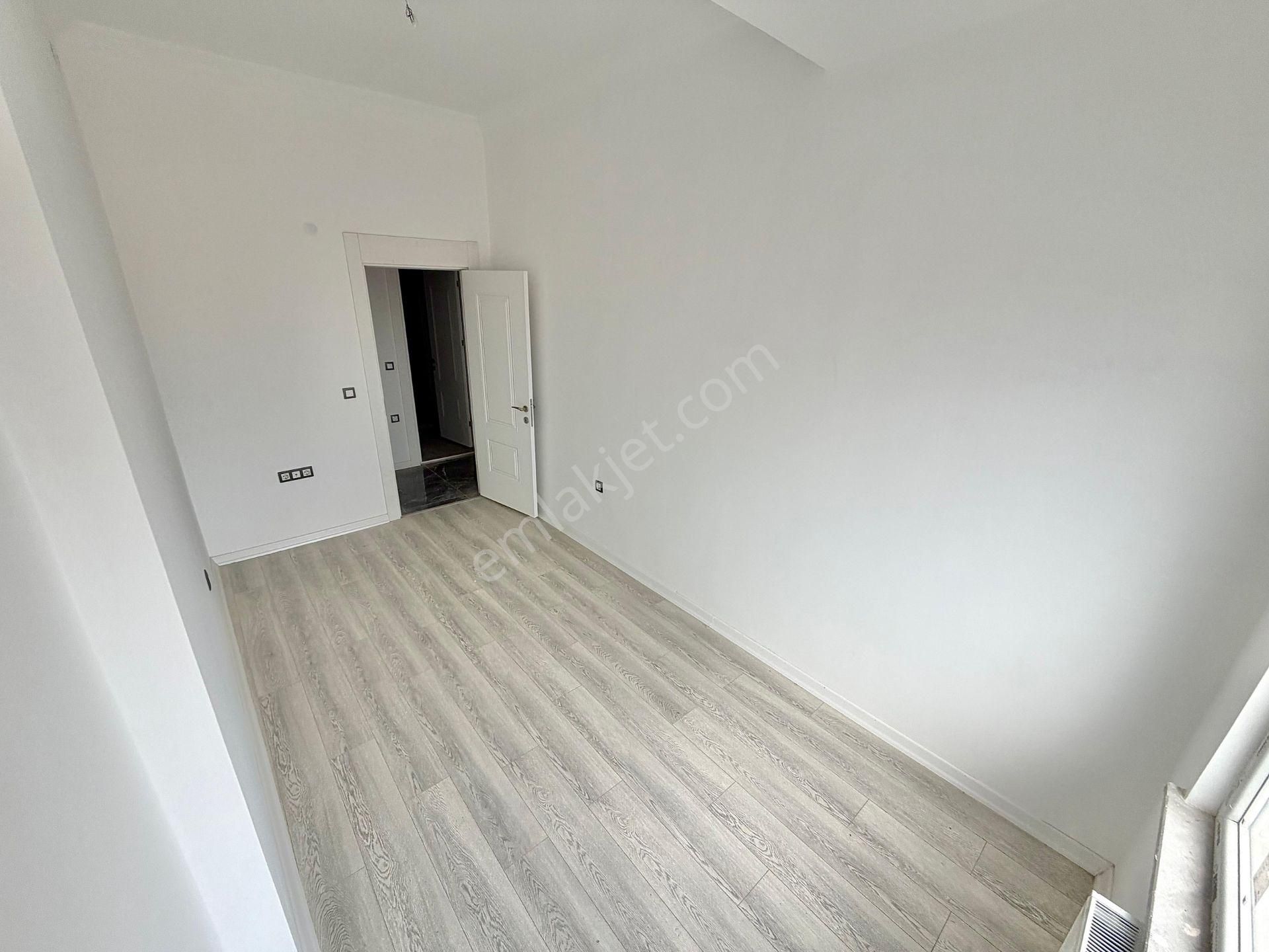 Kadıköy'de Doğalgazlı Ön Cephe Ultra Lüks Sitede 2+1 Daire - Görsel 18