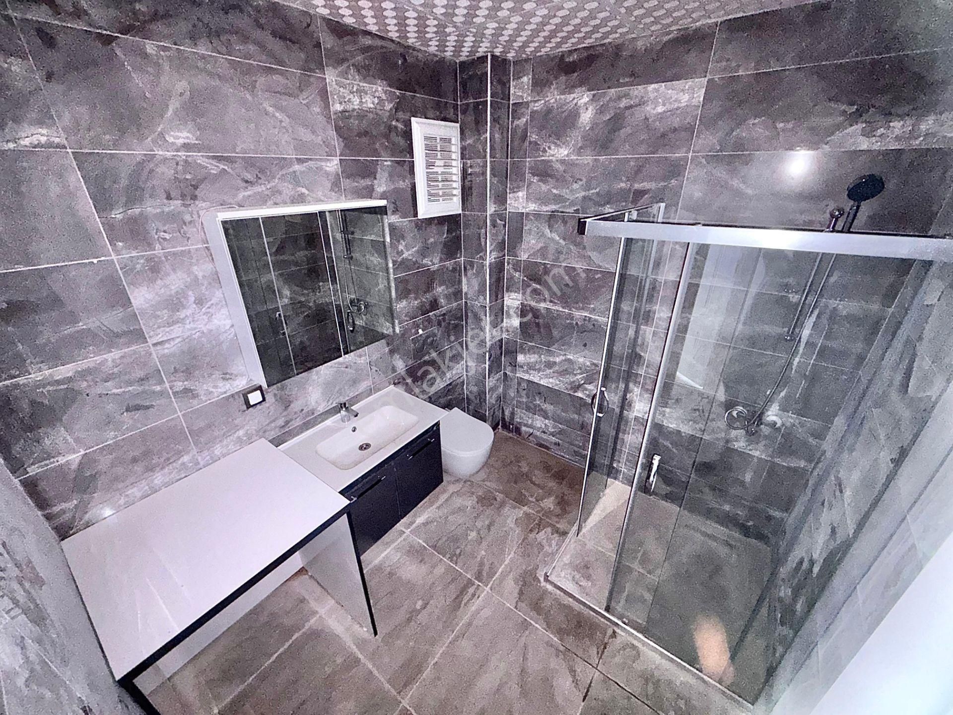 Kadıköy'de Doğalgazlı Ön Cephe Ultra Lüks Sitede 2+1 Daire - Görsel 13