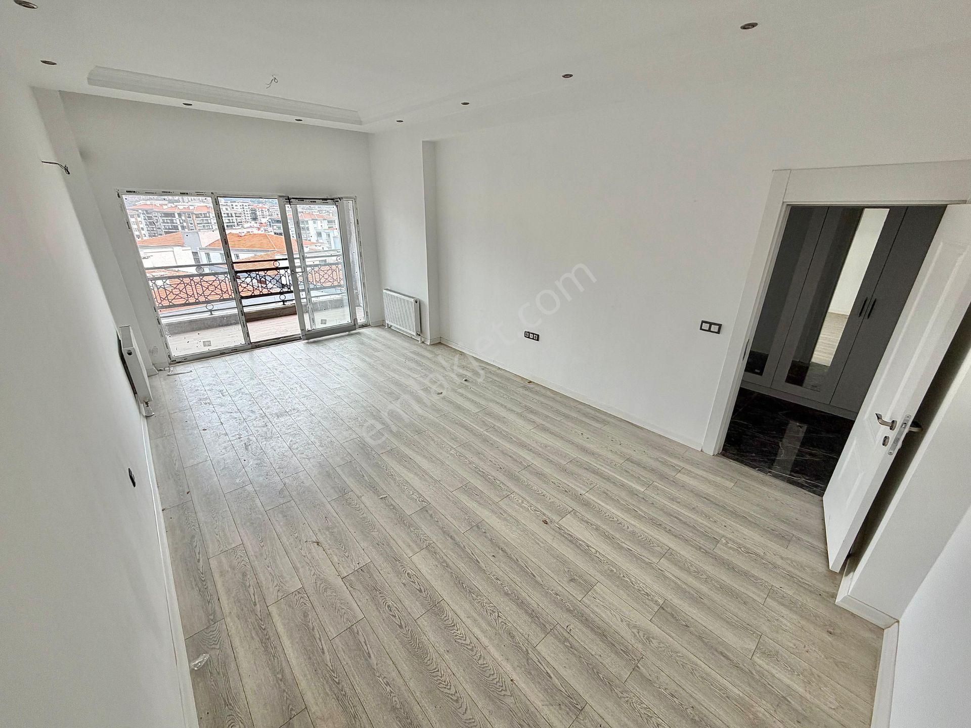 Kadıköy'de Doğalgazlı Ön Cephe Ultra Lüks Sitede 2+1 Daire - Görsel 2