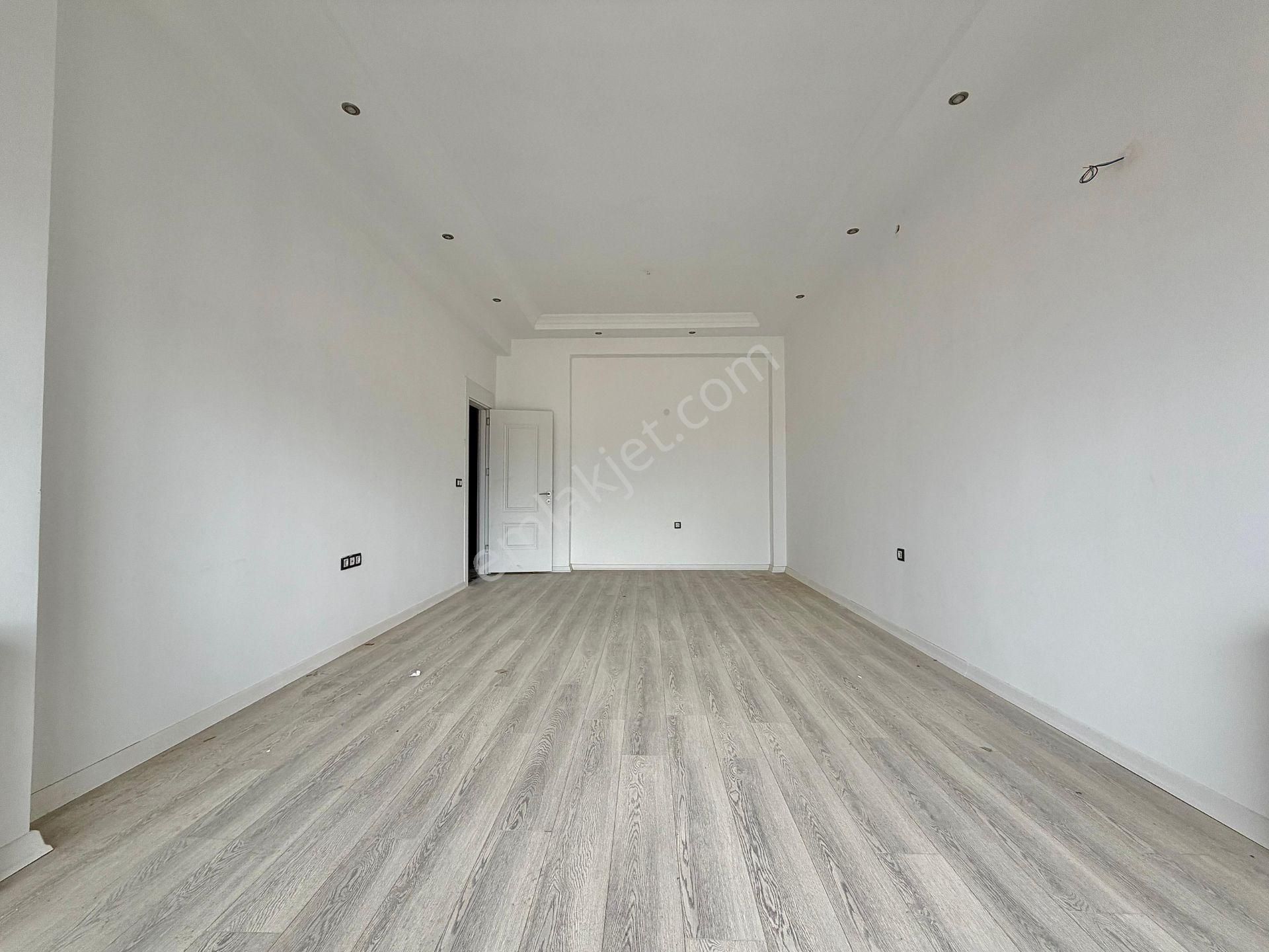 Kadıköy'de Doğalgazlı Ön Cephe Ultra Lüks Sitede 2+1 Daire - Görsel 3