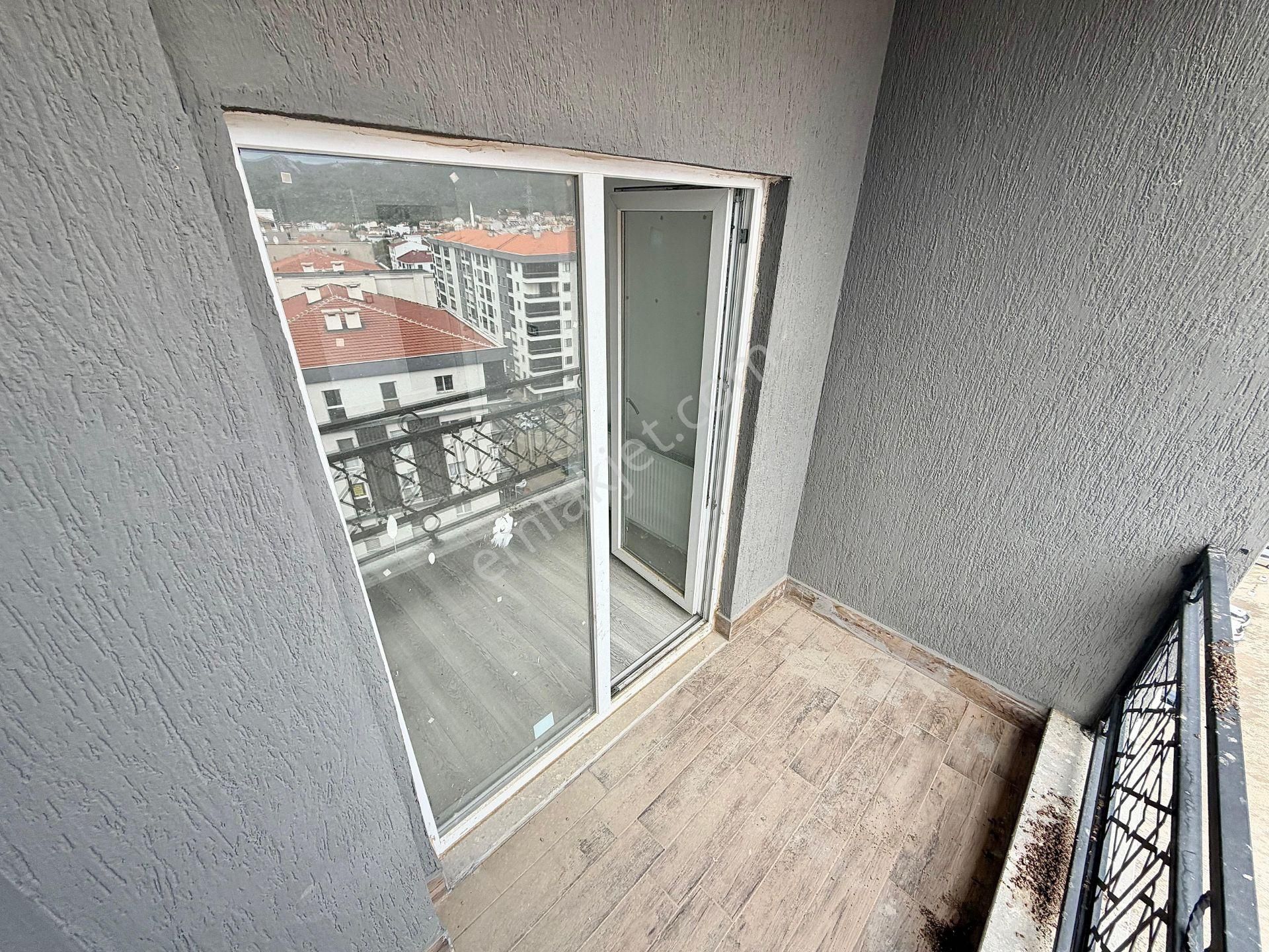 Kadıköy'de Doğalgazlı Ön Cephe Ultra Lüks Sitede 2+1 Daire - Görsel 26