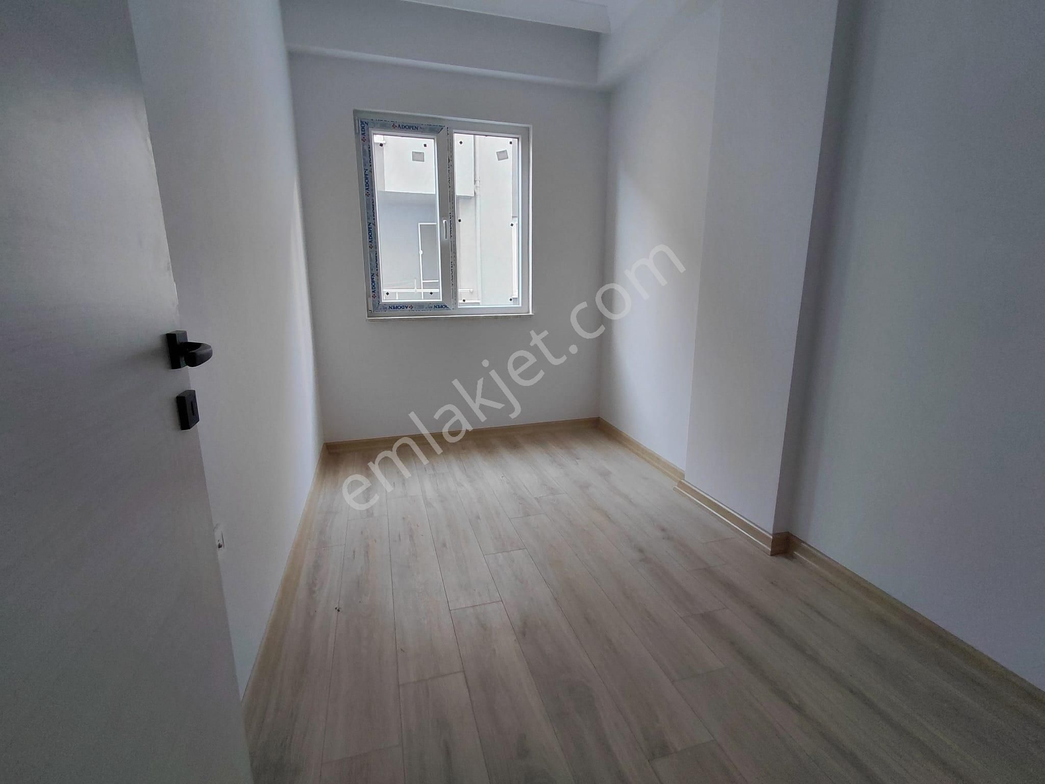 Merkezi Konumda Cadde Üzeri Karanlık Odasız 80m² 2+1 Daire - Görsel 16
