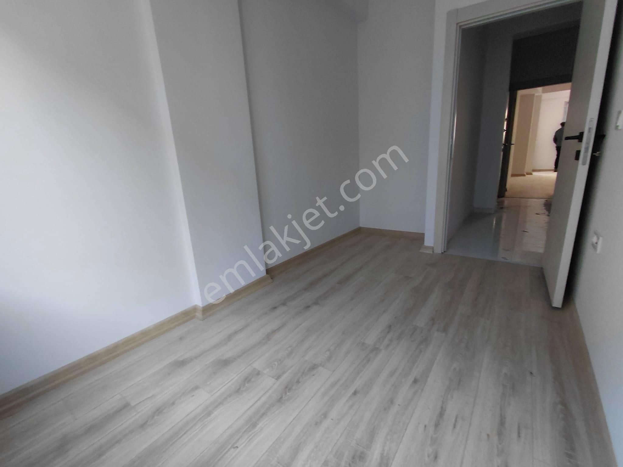 Merkezi Konumda Cadde Üzeri Karanlık Odasız 80m² 2+1 Daire - Görsel 18